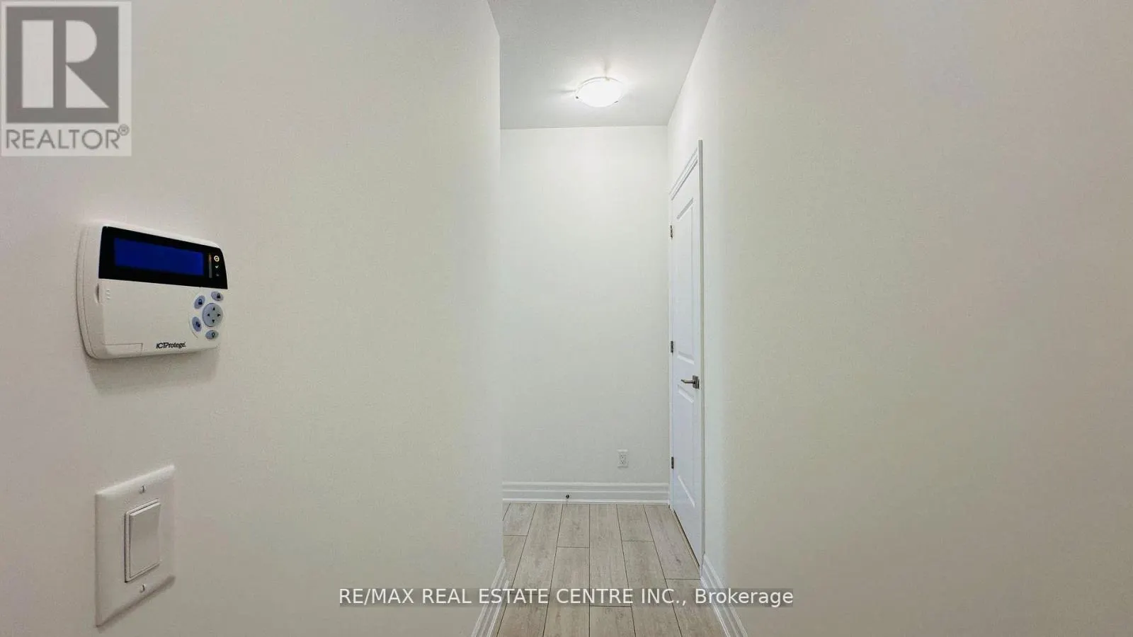 208 - 30 ELM DRIVE W