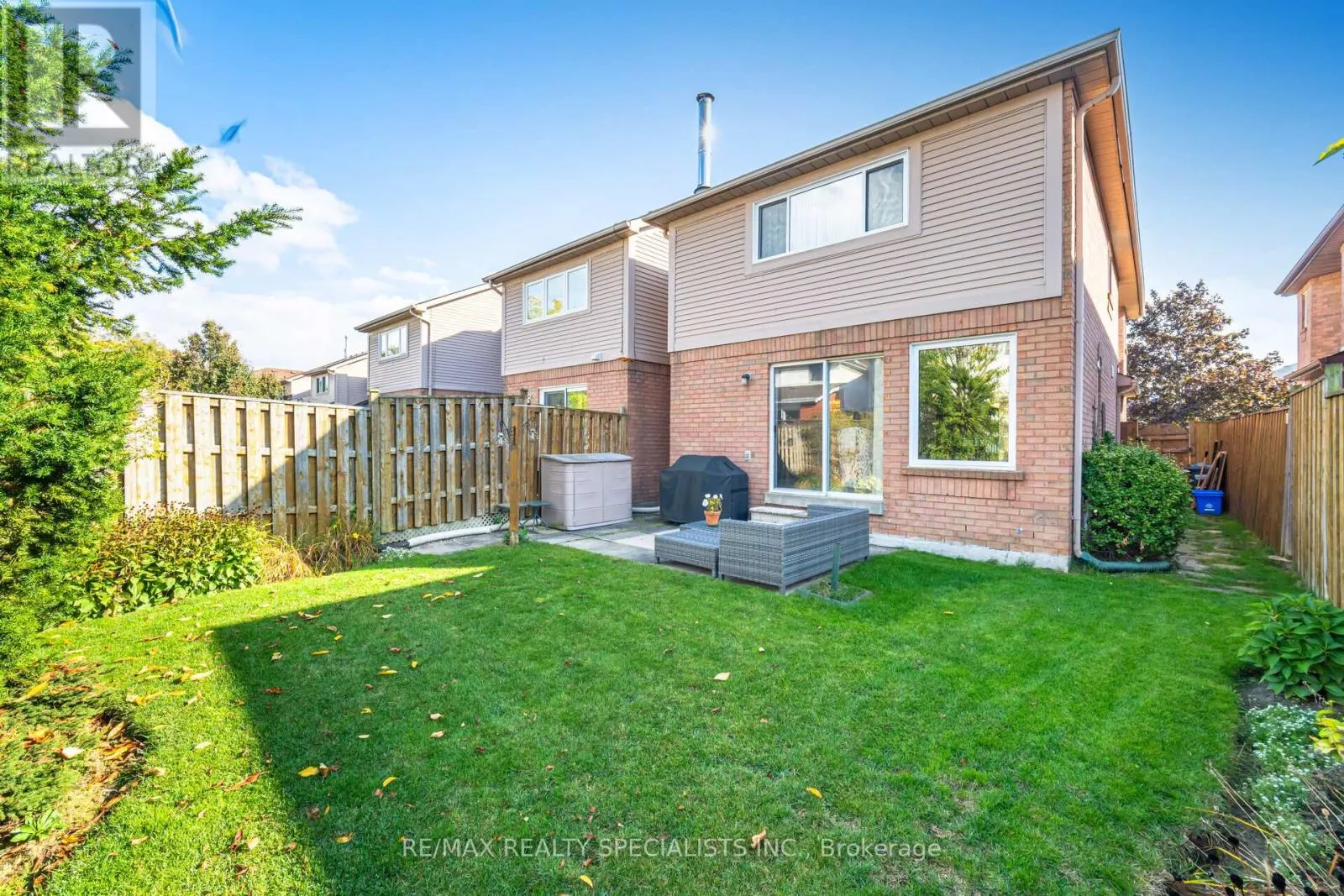 16 WOOLISTON CRESCENT