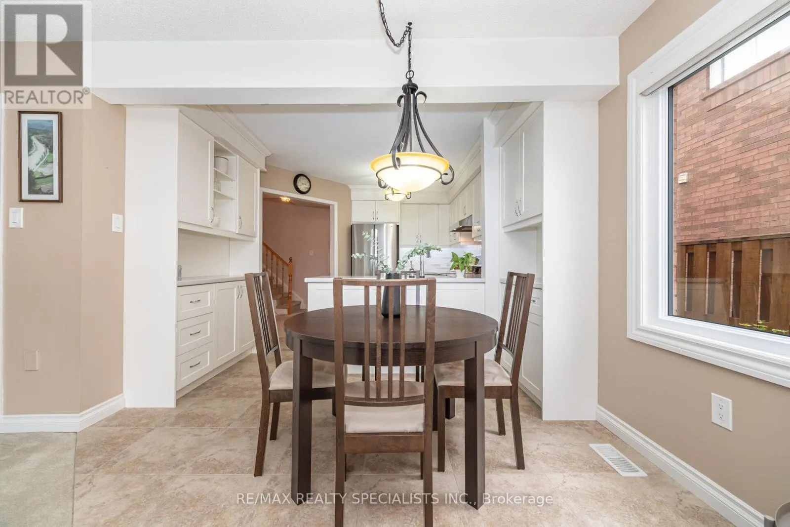 16 WOOLISTON CRESCENT