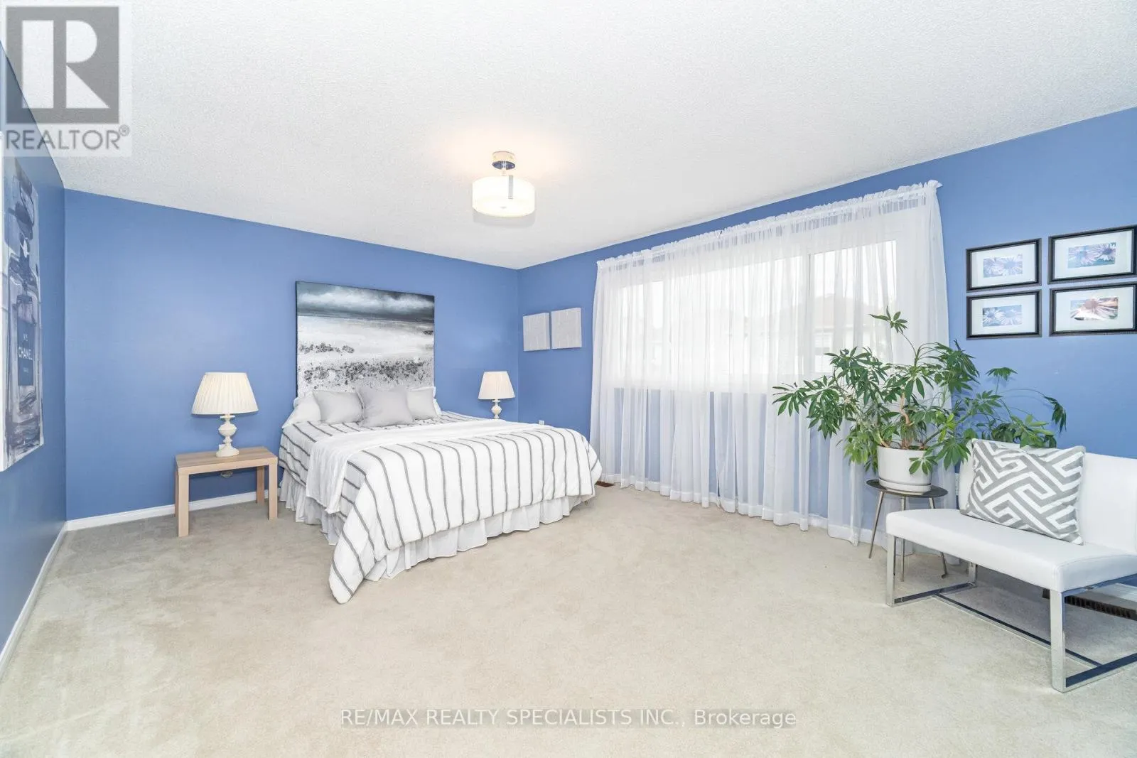 16 WOOLISTON CRESCENT