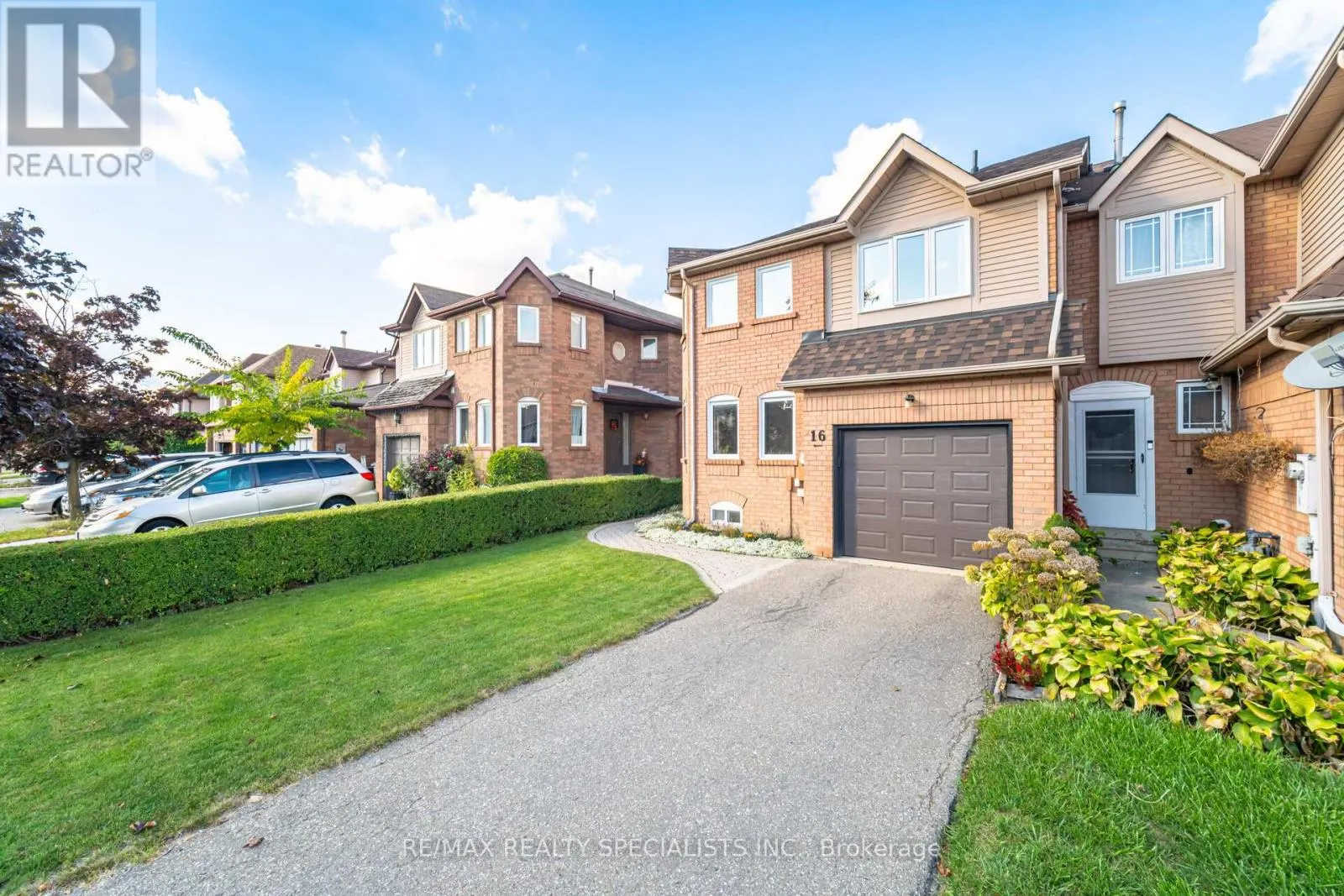 16 WOOLISTON CRESCENT