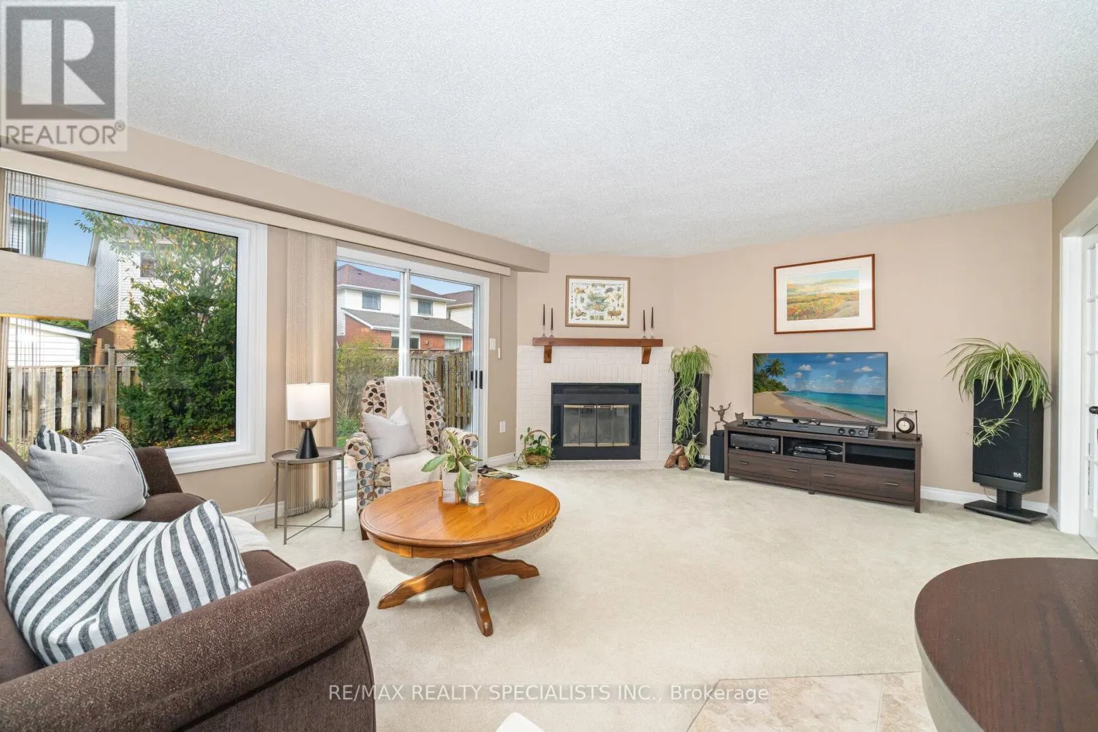 16 WOOLISTON CRESCENT