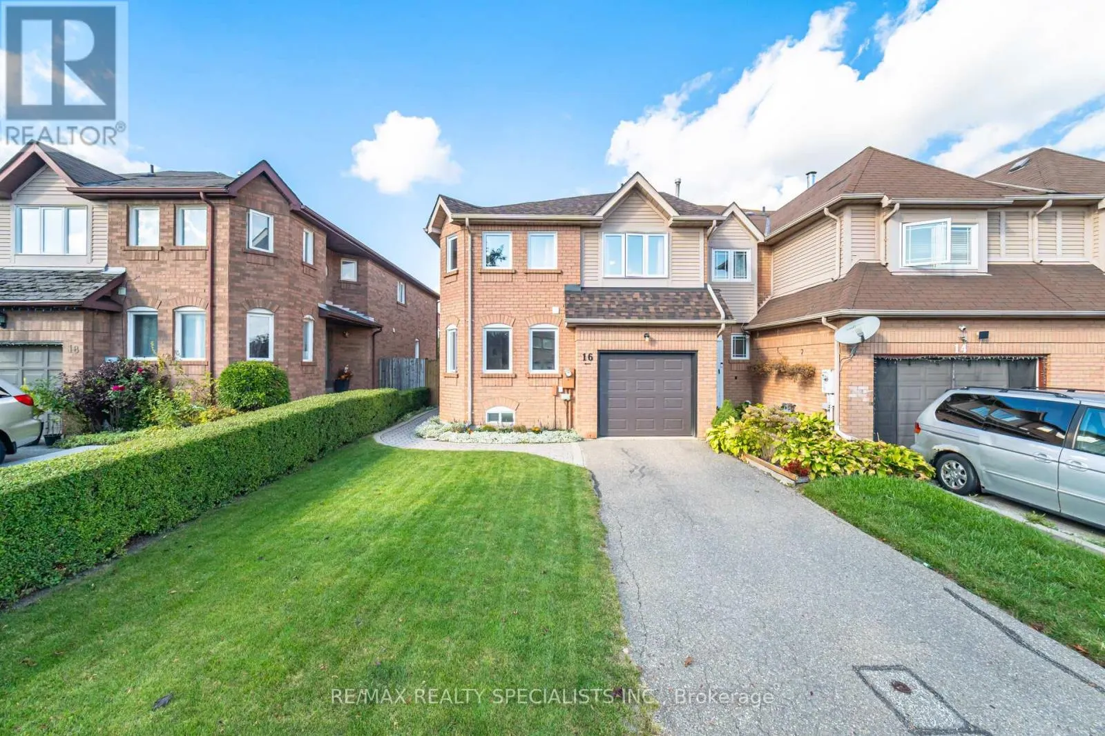 16 WOOLISTON CRESCENT