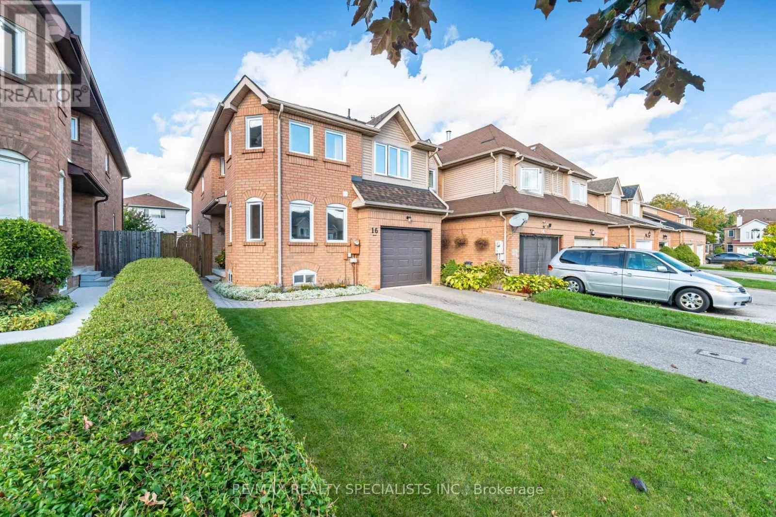16 WOOLISTON CRESCENT