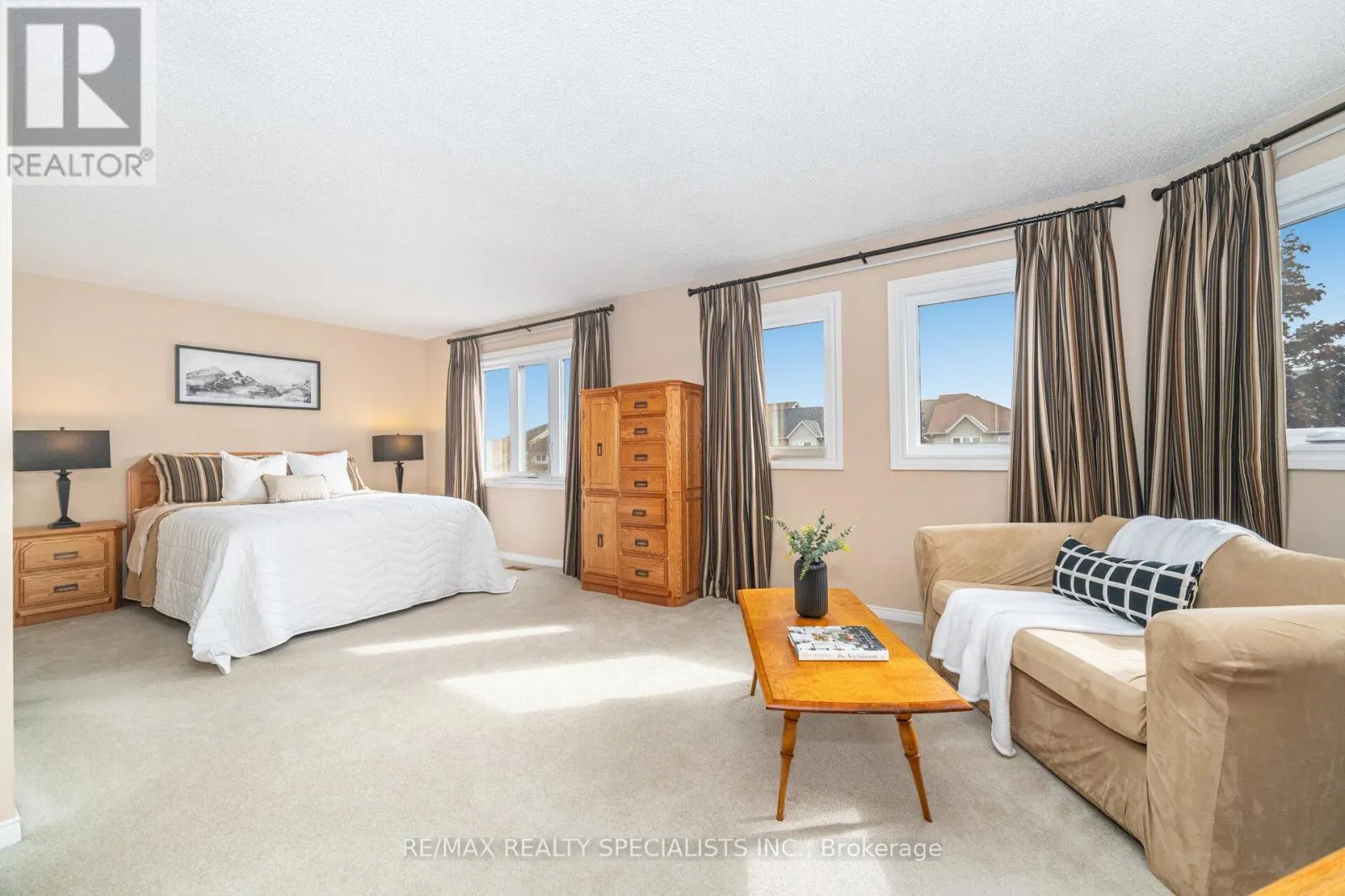16 WOOLISTON CRESCENT