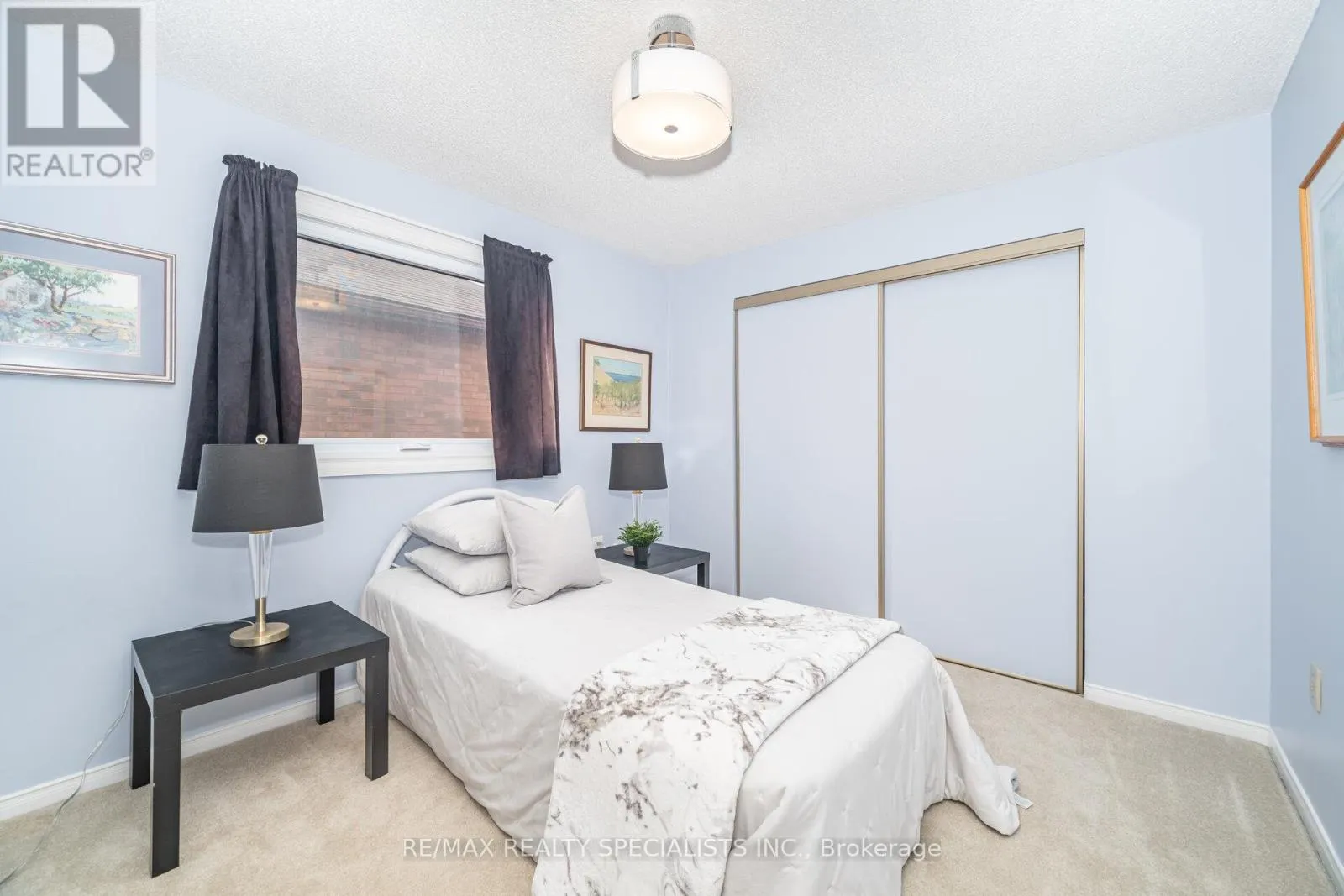 16 WOOLISTON CRESCENT