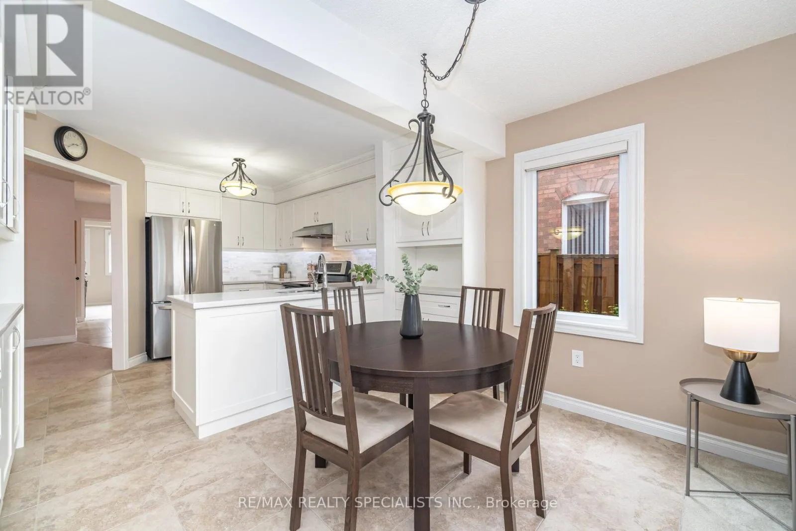 16 WOOLISTON CRESCENT