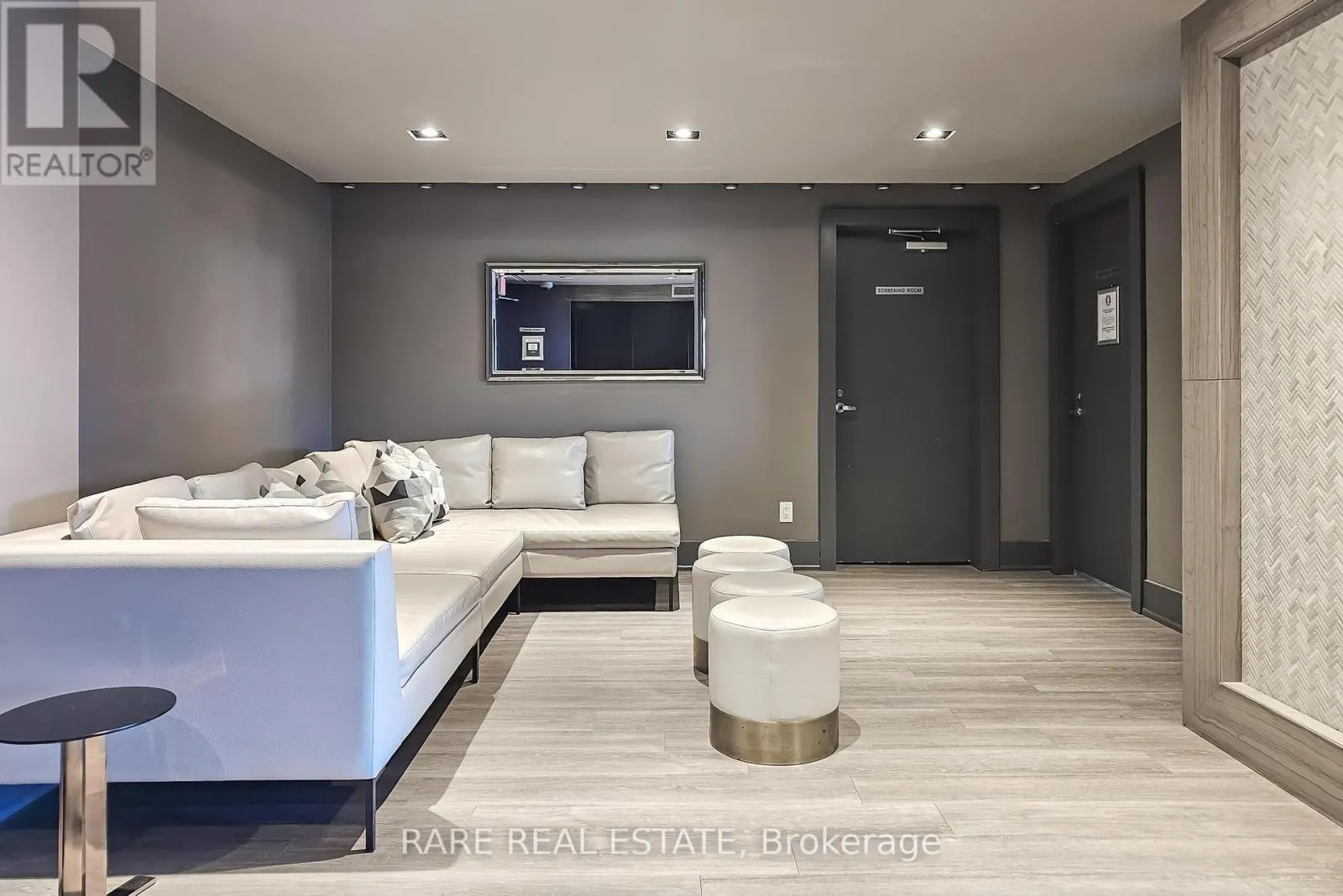 607 - 1638 BLOOR STREET W