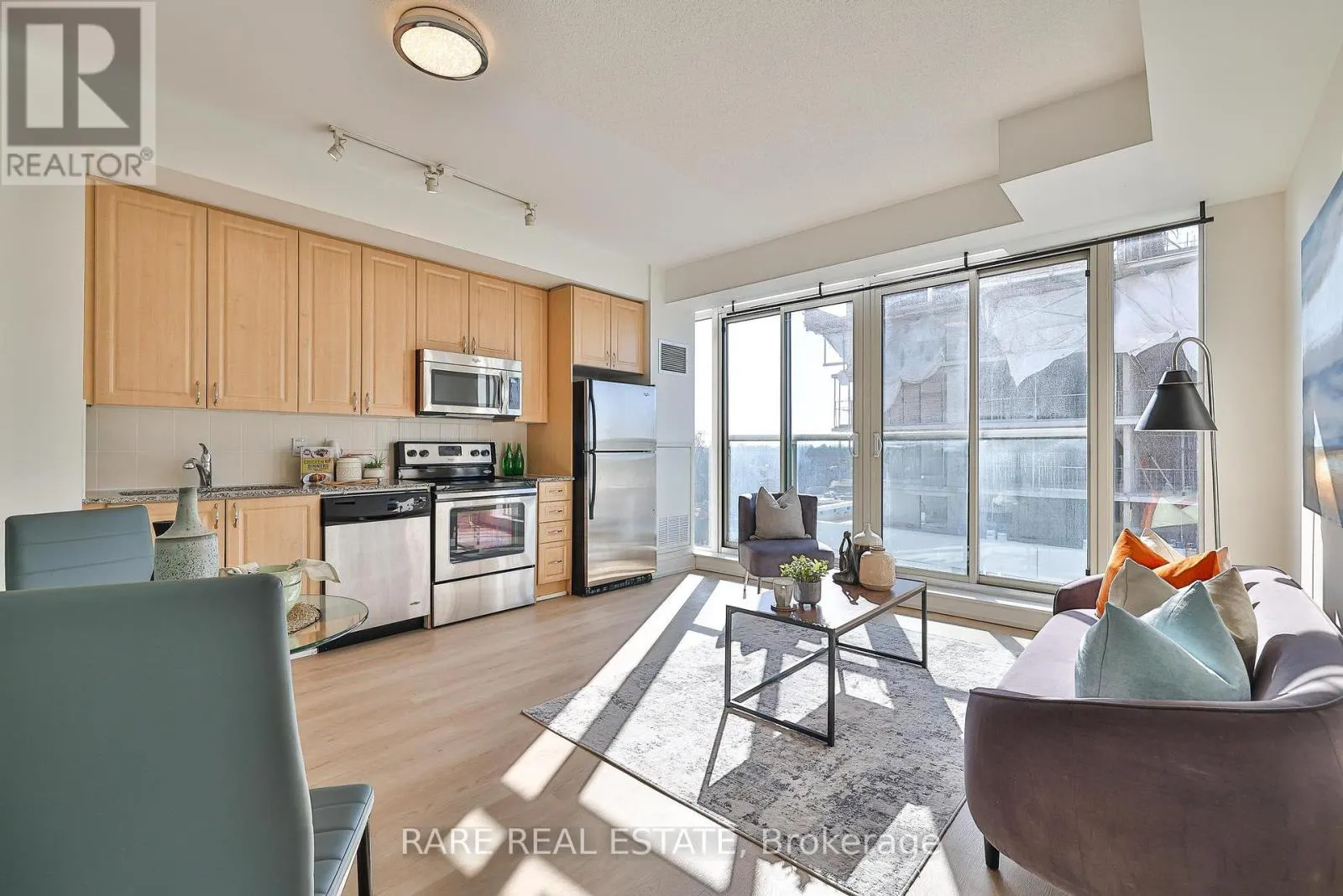 607 - 1638 BLOOR STREET W