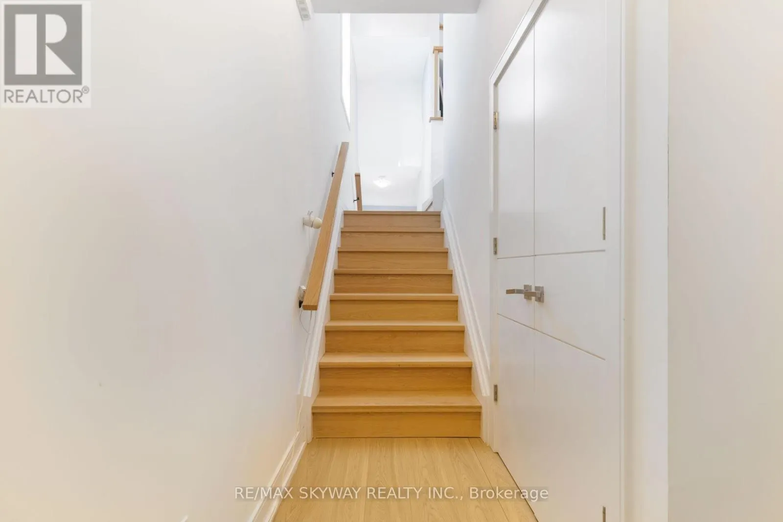 7 TAYLOR COURT