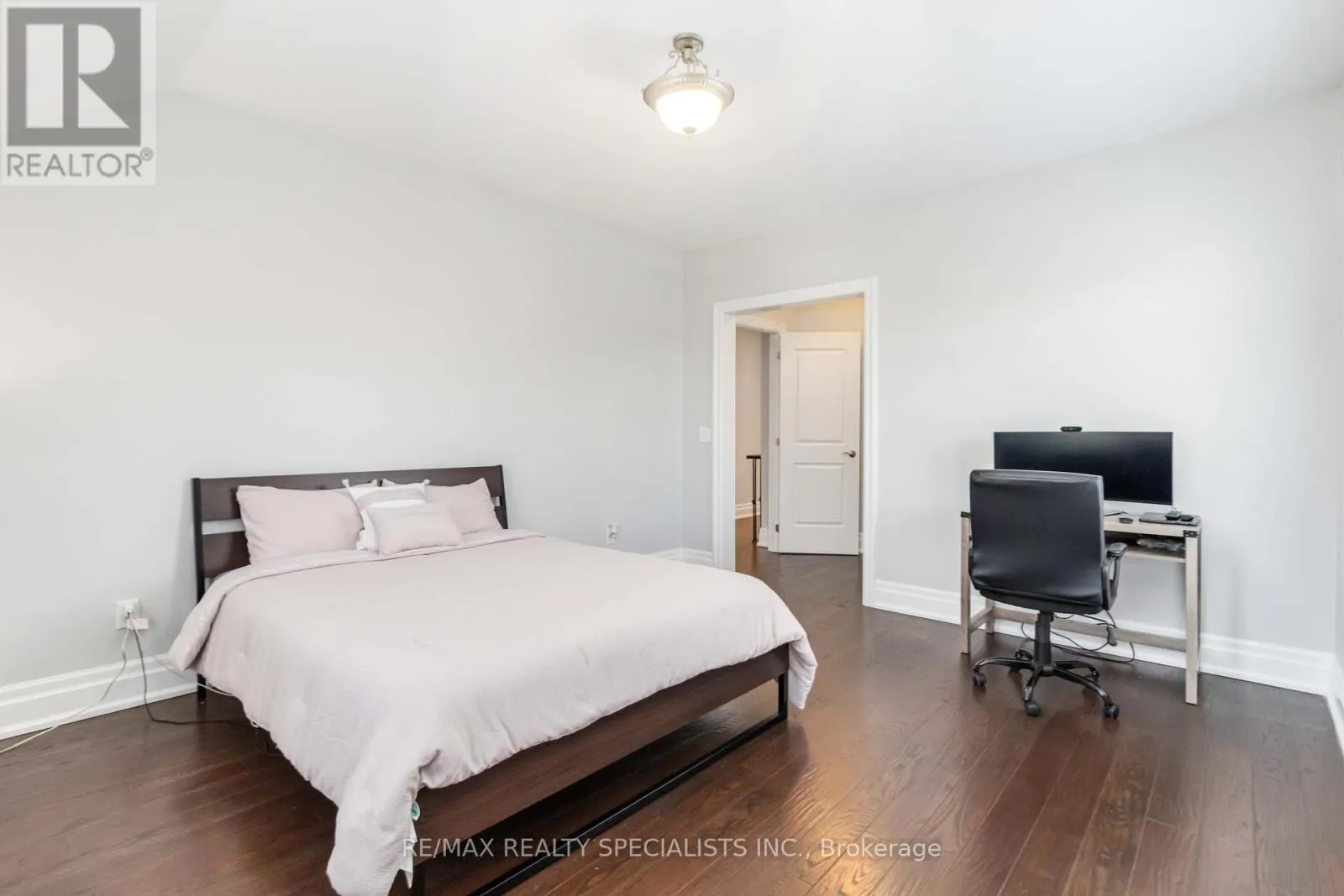 6 HOLDROYD COURT