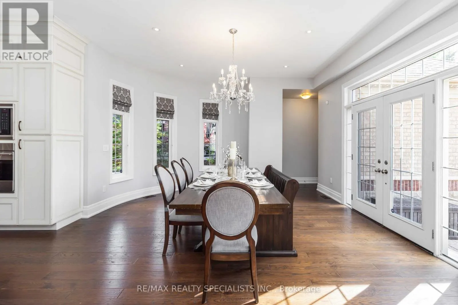 6 HOLDROYD COURT