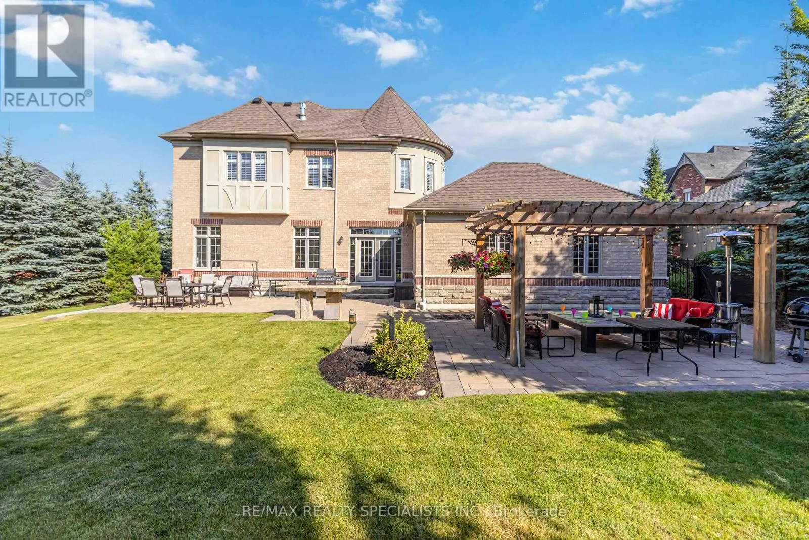 6 HOLDROYD COURT
