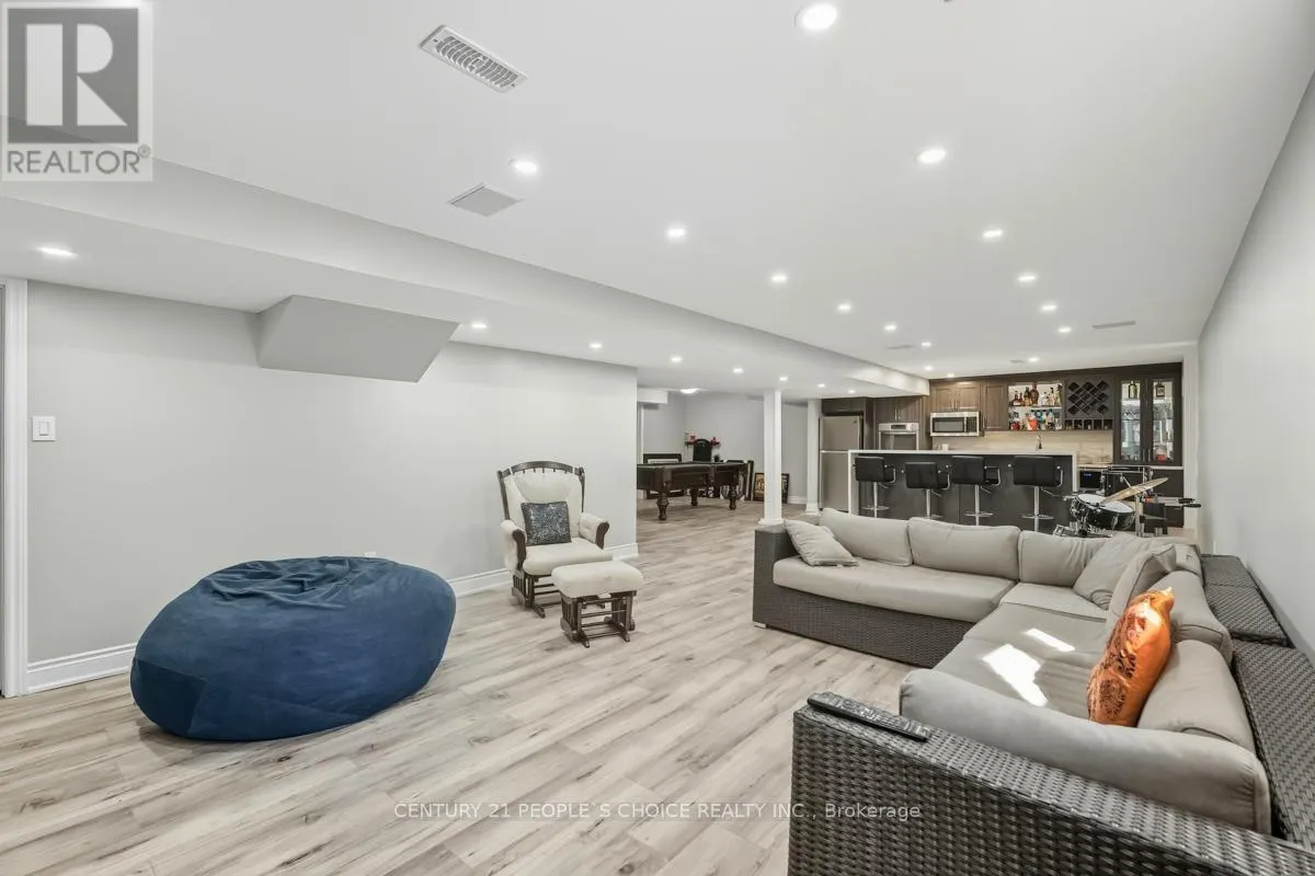 318 LAUNDON TERRACE