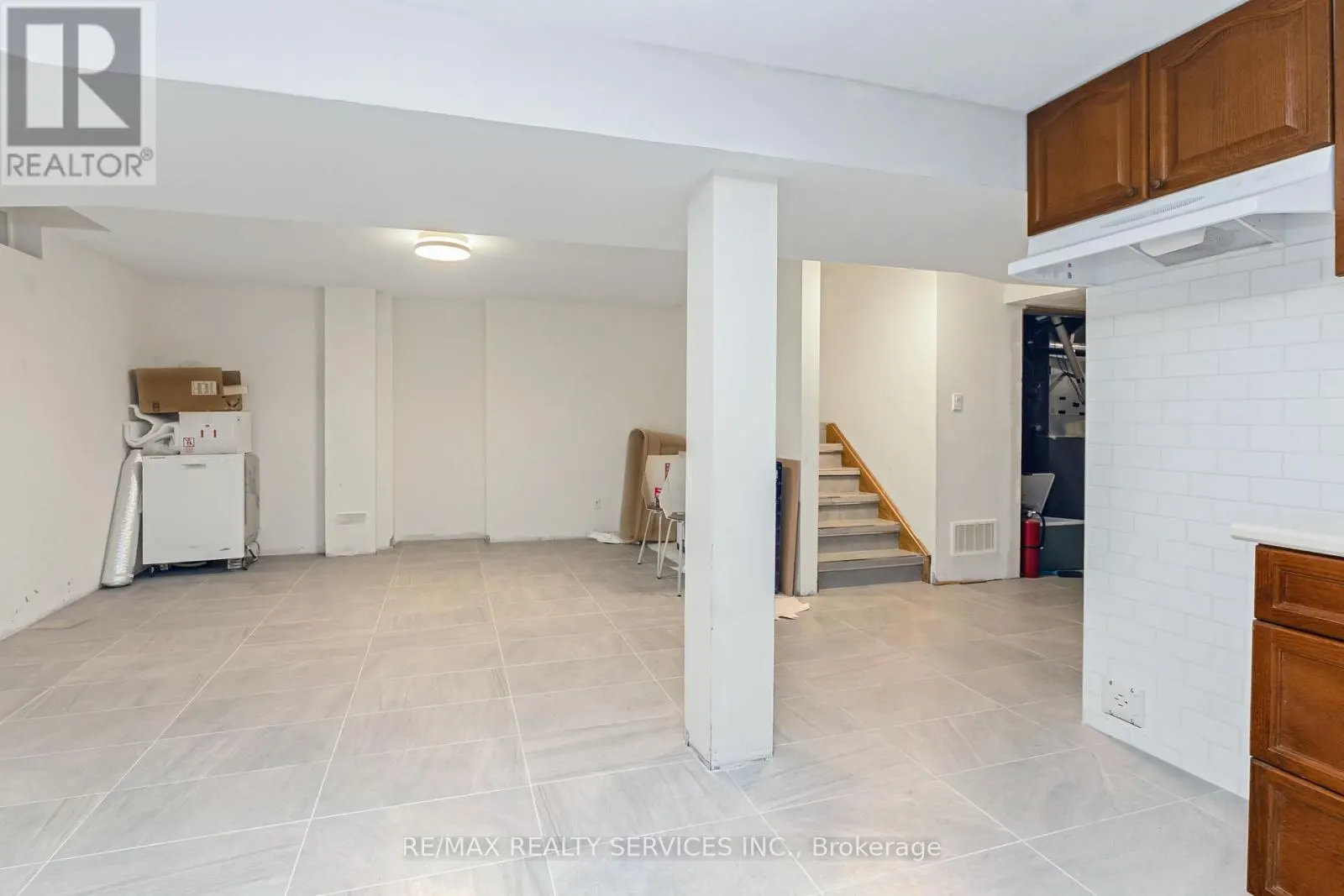 12 COMMODORE DRIVE