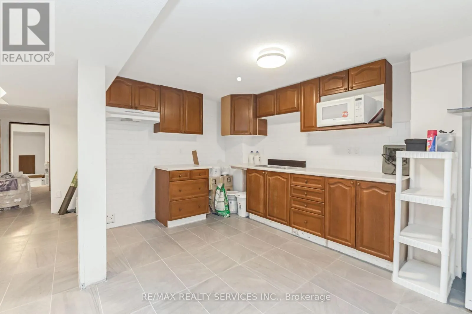 12 COMMODORE DRIVE