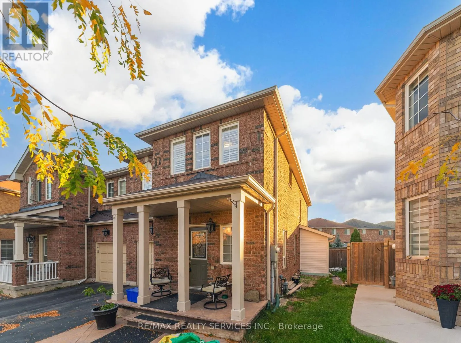 12 COMMODORE DRIVE