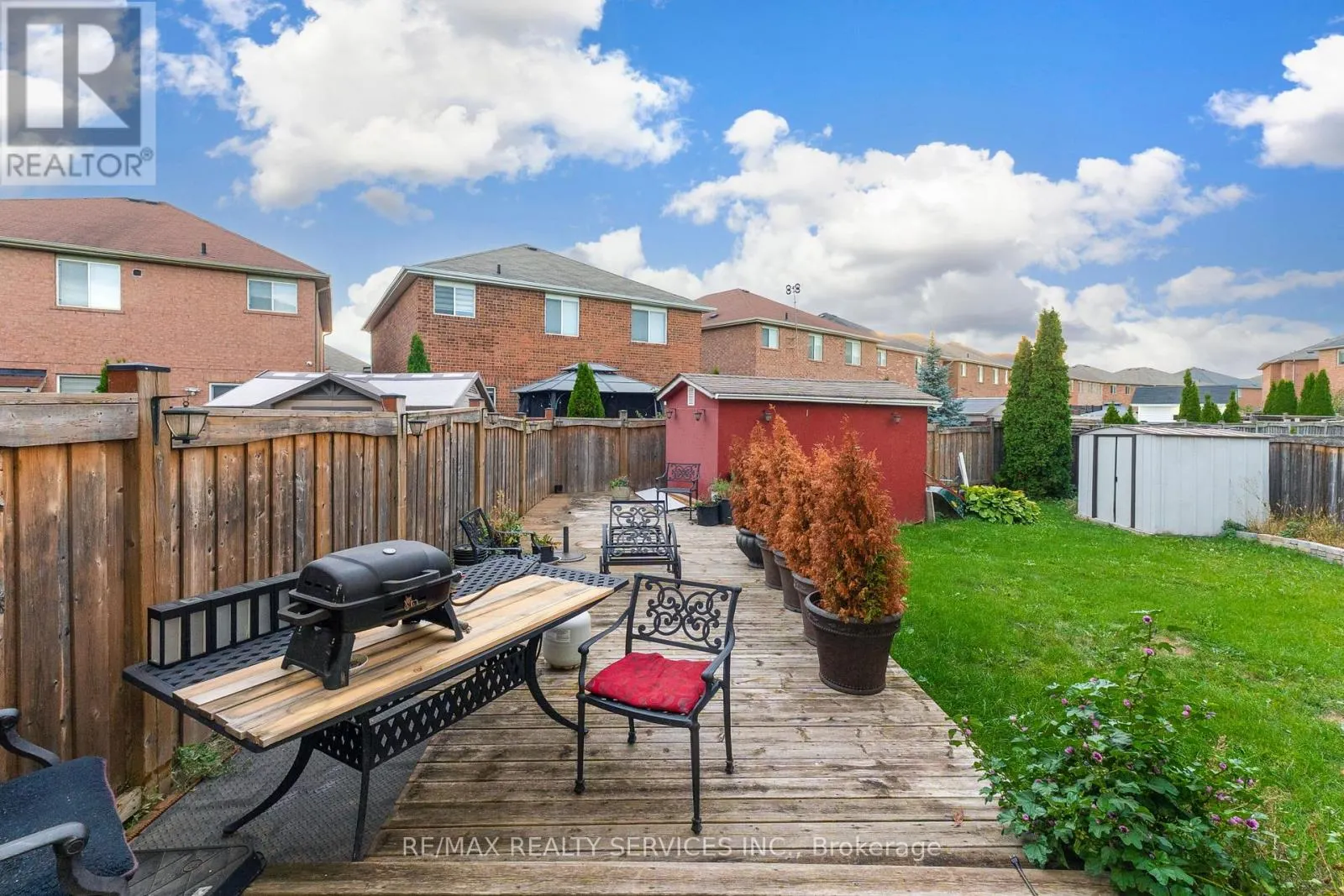 12 COMMODORE DRIVE