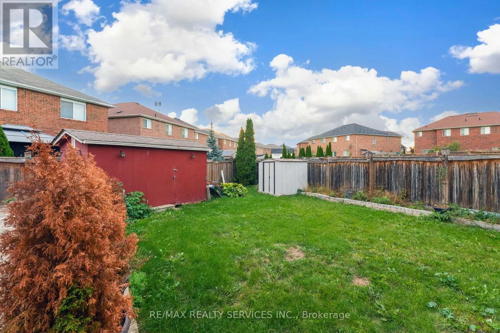 12 COMMODORE DRIVE