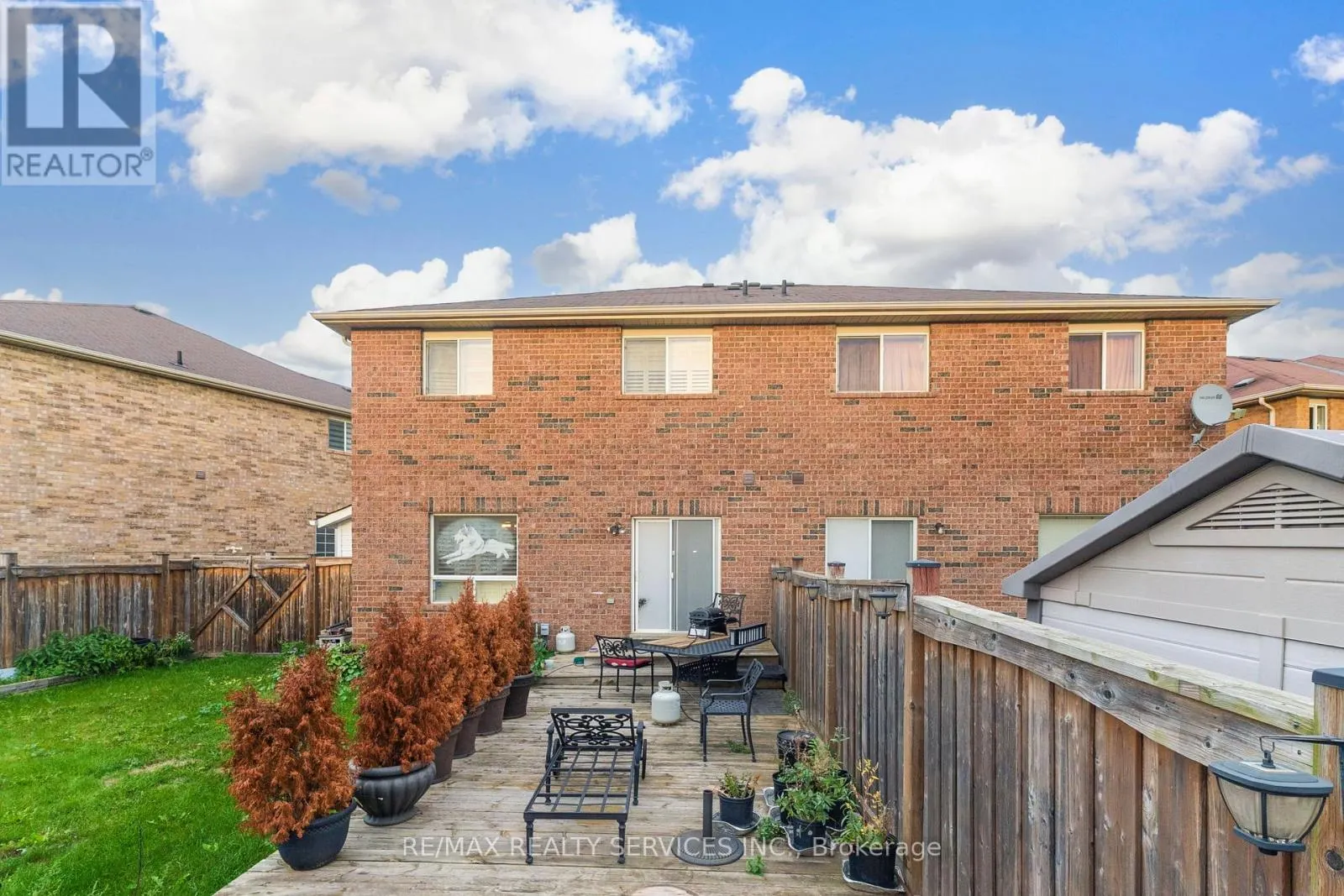 12 COMMODORE DRIVE