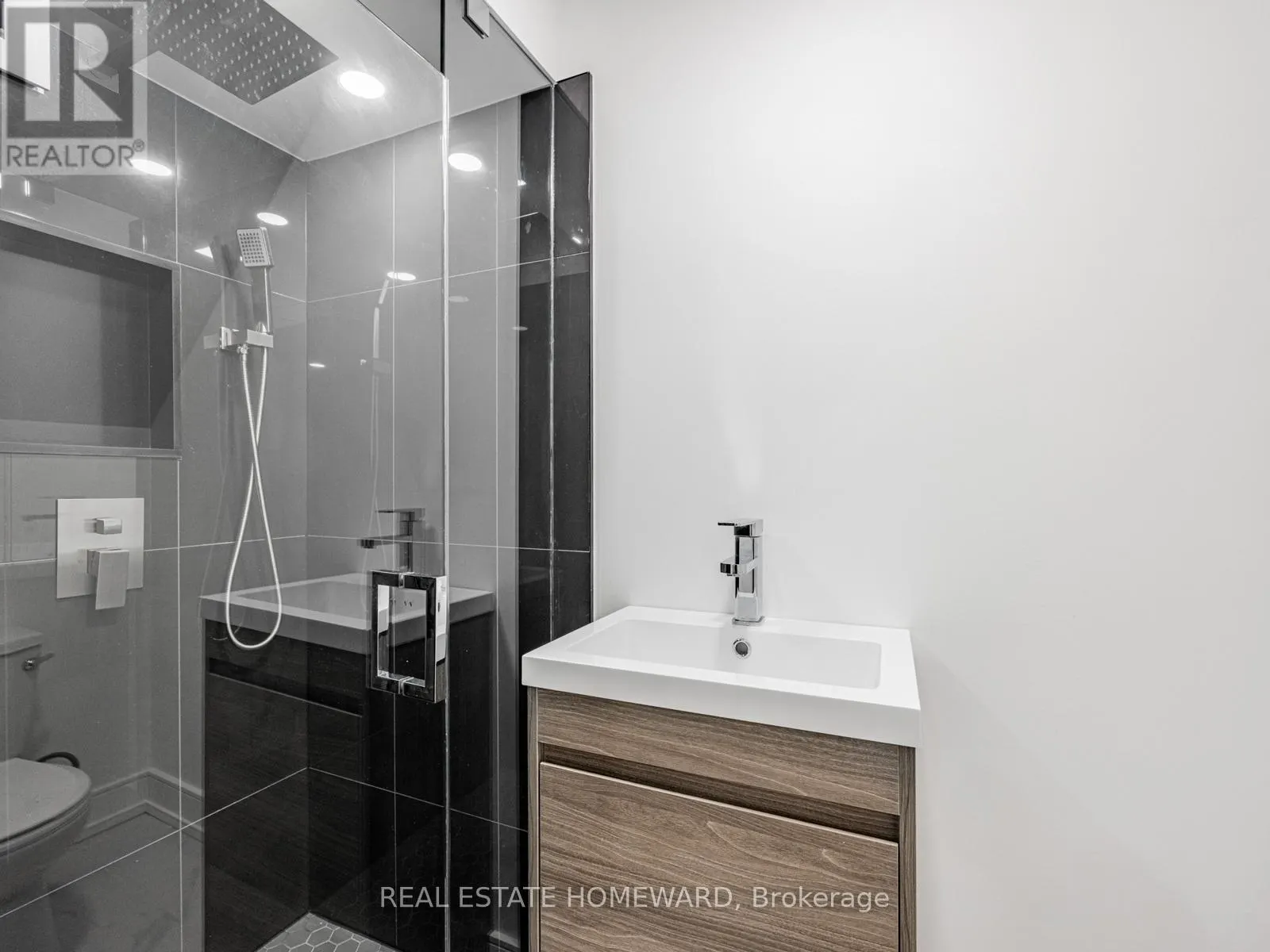 10 JULIANA COURT