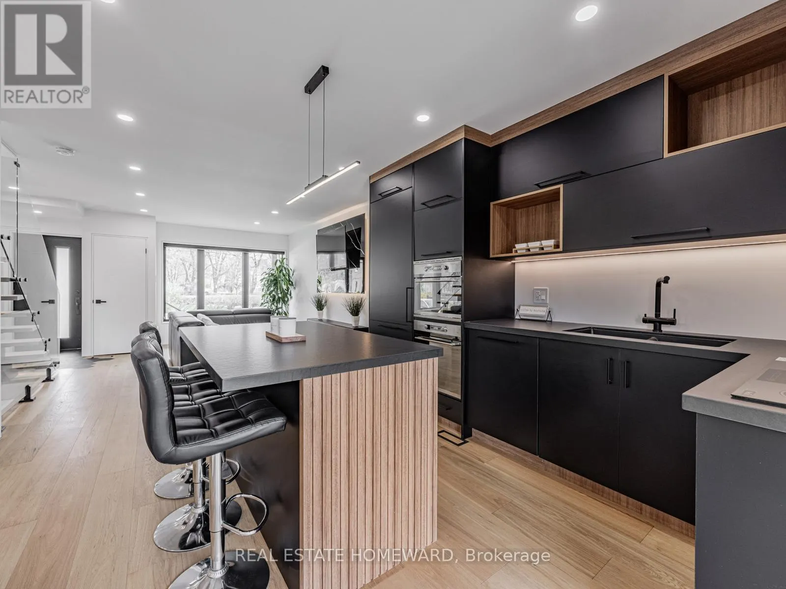 10 JULIANA COURT