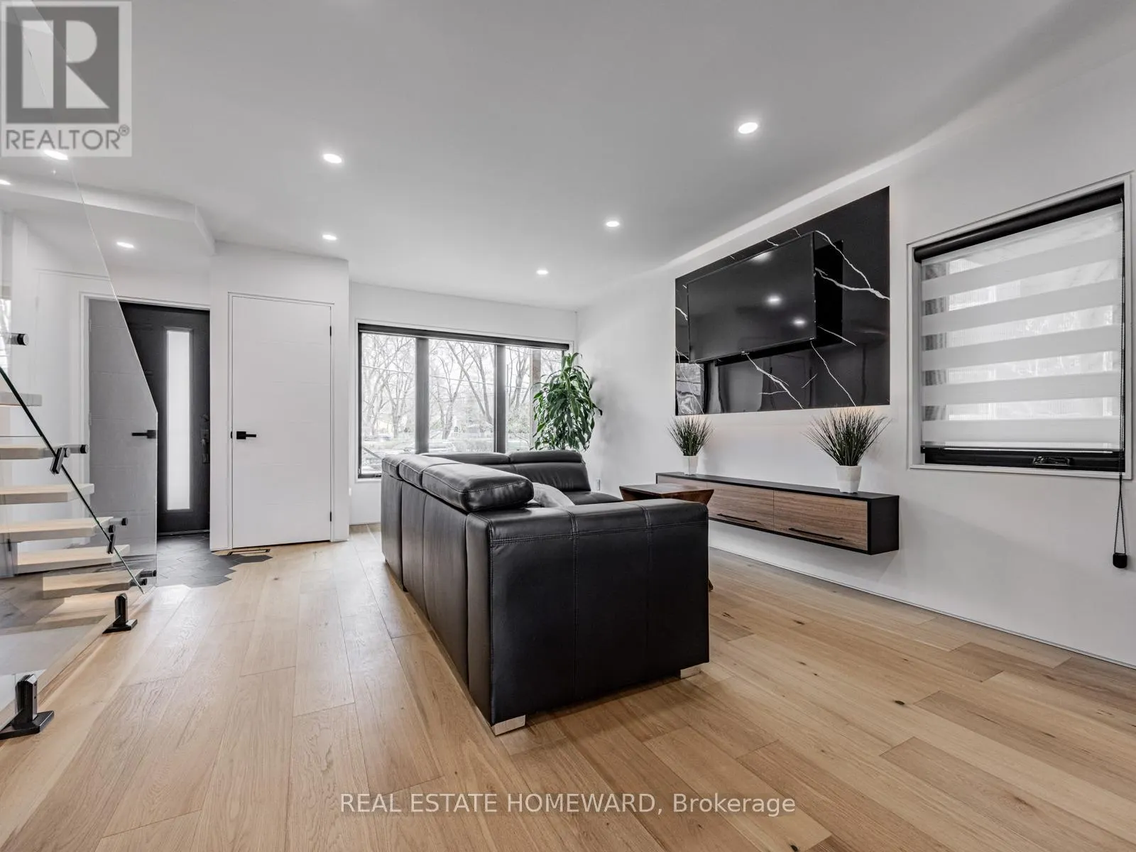 10 JULIANA COURT