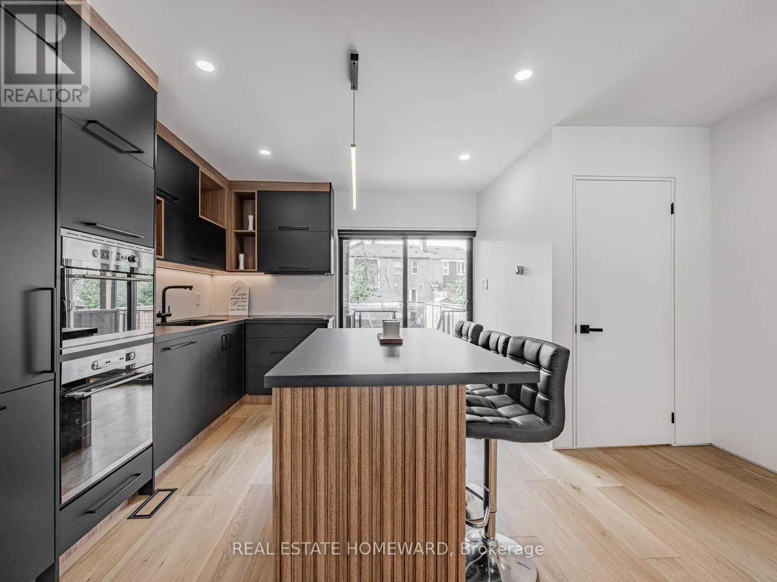 10 JULIANA COURT
