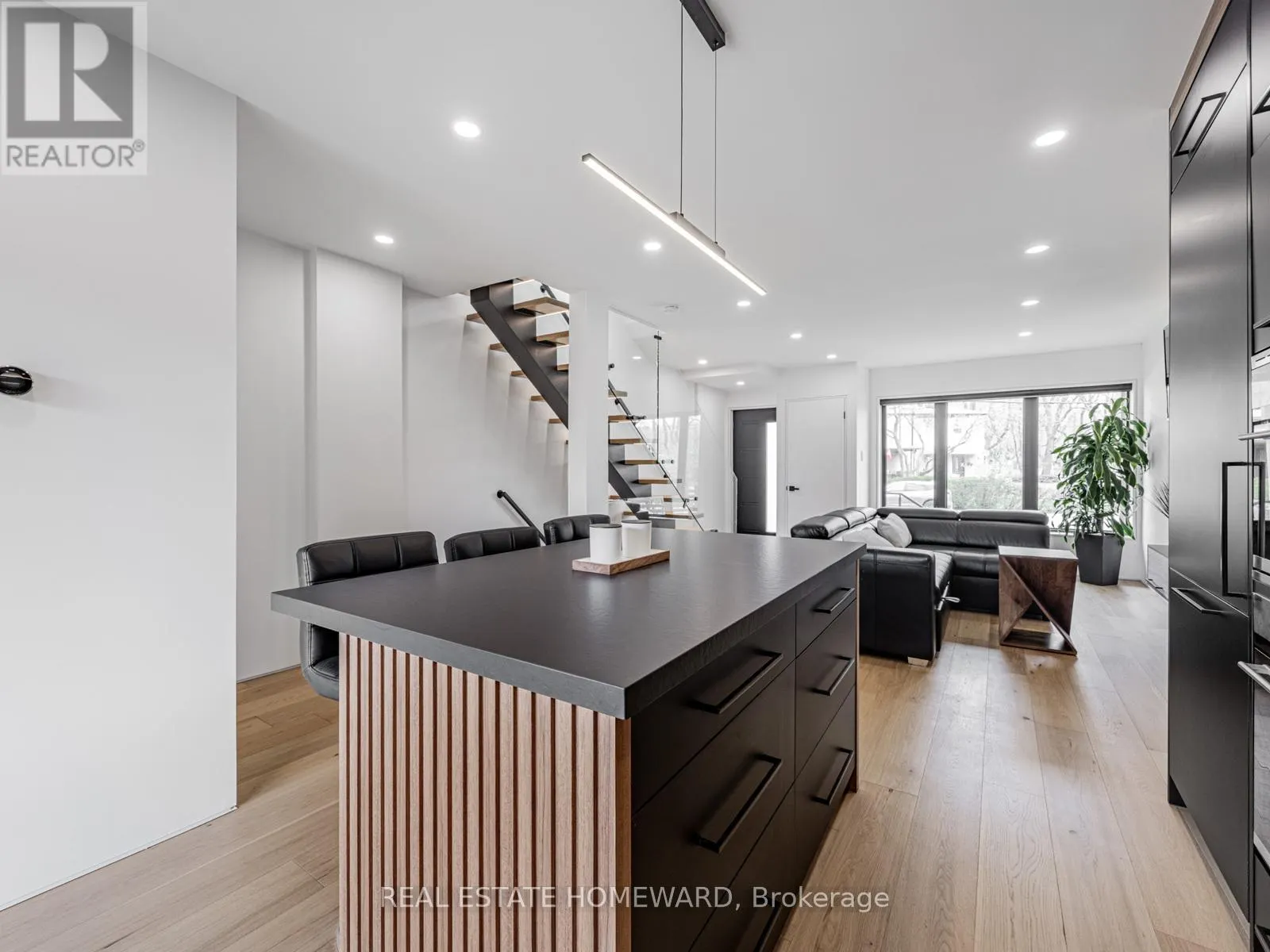 10 JULIANA COURT