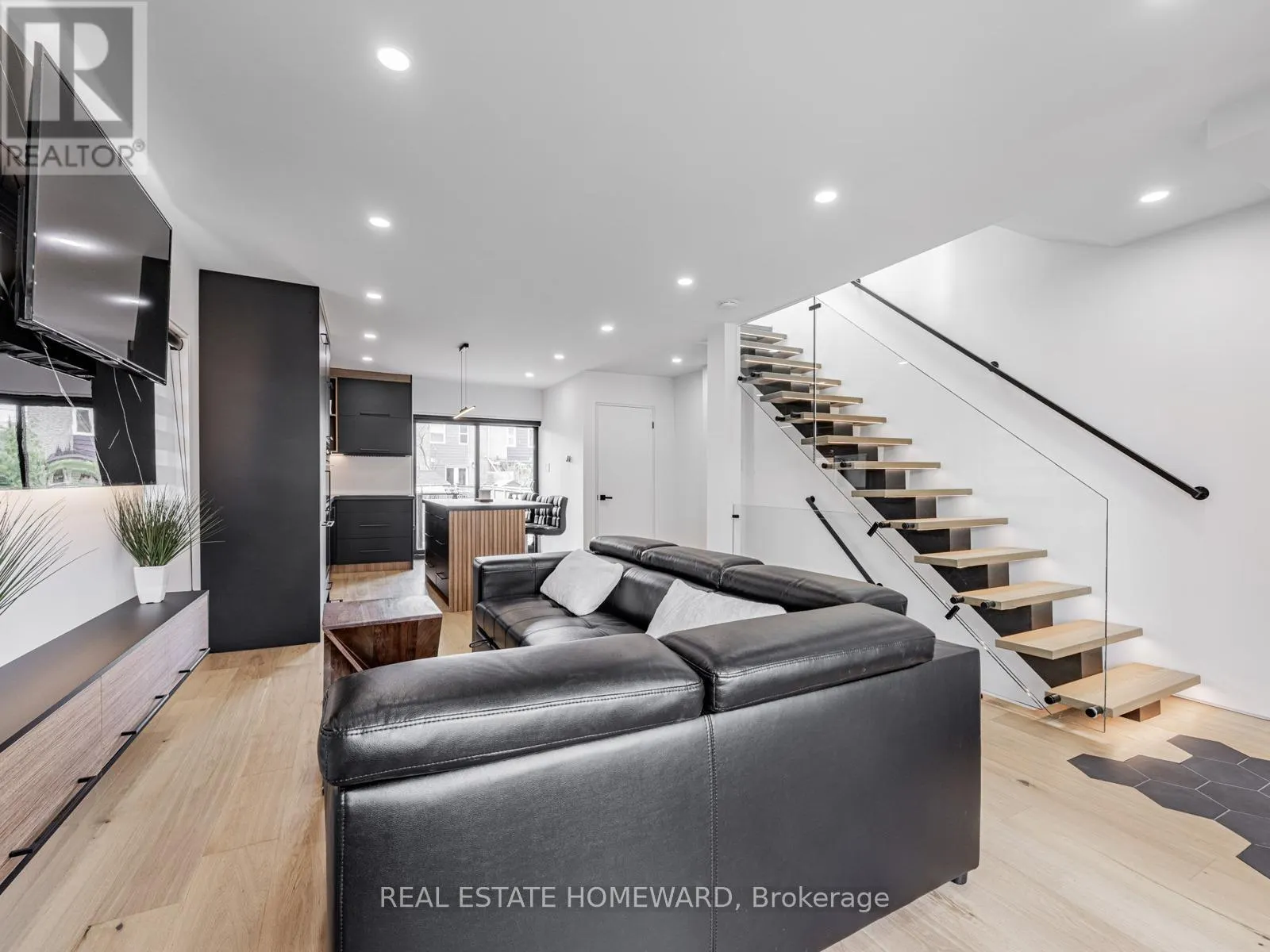 10 JULIANA COURT