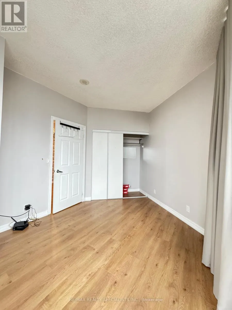 517 - 220 BURNHAMTHORPE ROAD W