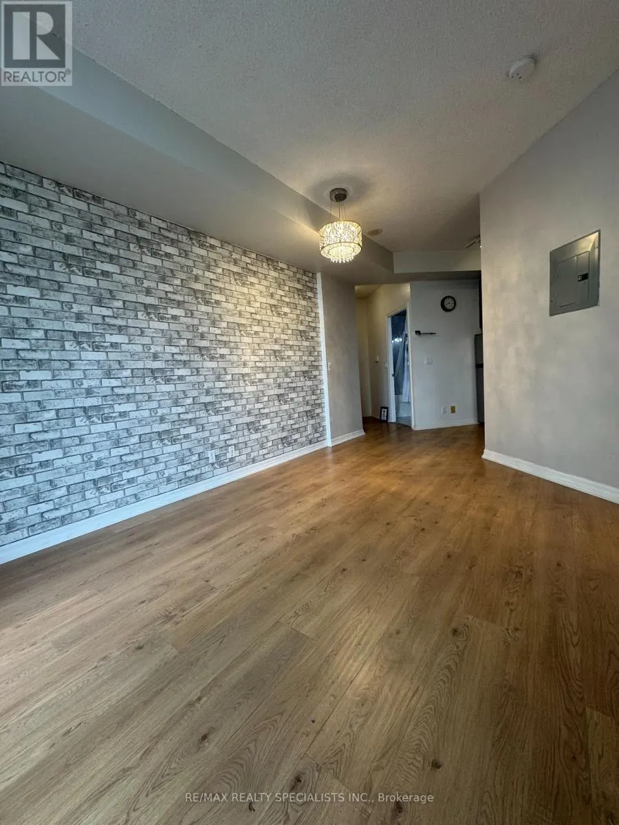 517 - 220 BURNHAMTHORPE ROAD W