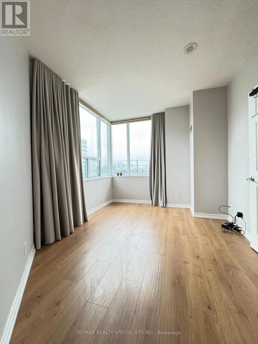 517 - 220 BURNHAMTHORPE ROAD W
