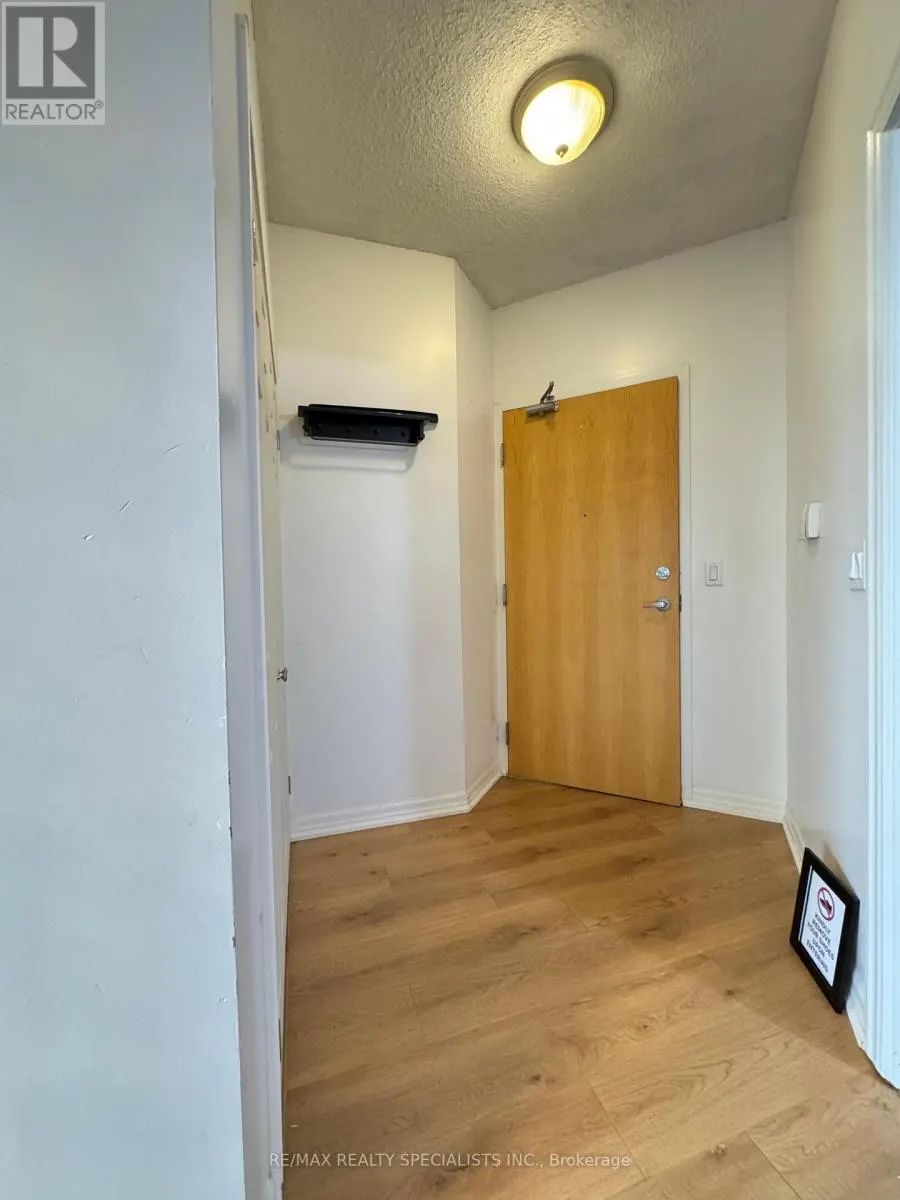517 - 220 BURNHAMTHORPE ROAD W
