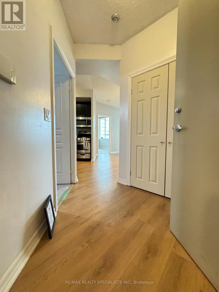 517 - 220 BURNHAMTHORPE ROAD W