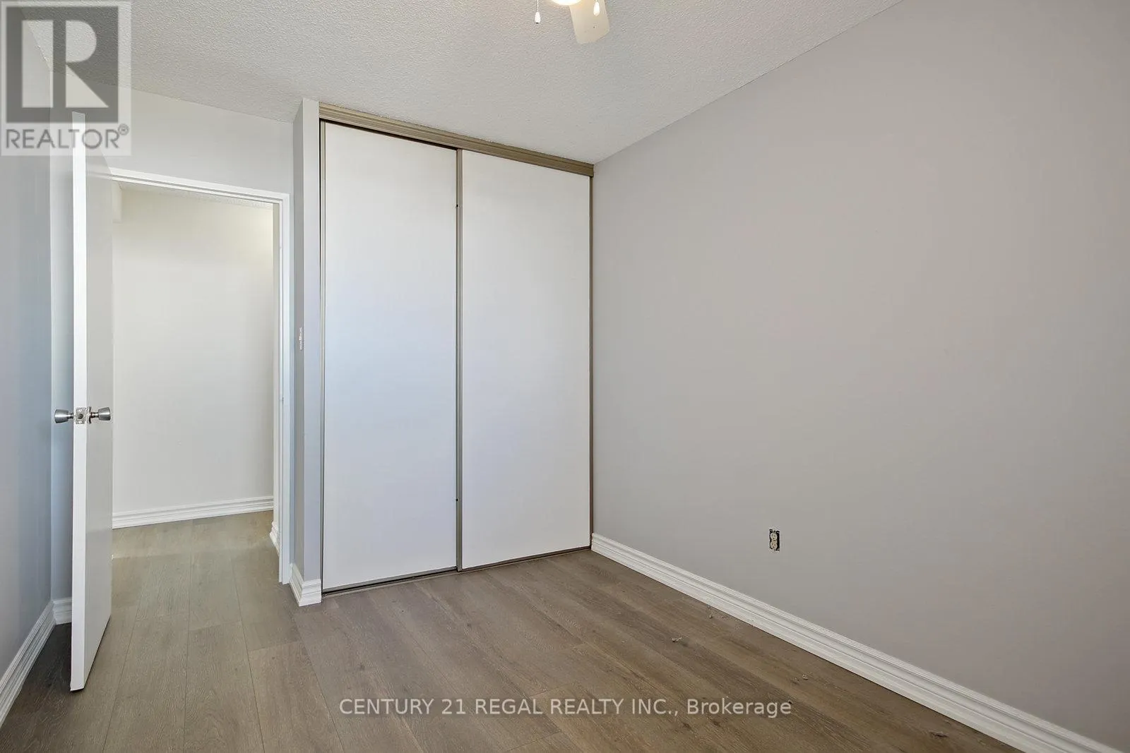 1207 - 812 BURNHAMTHORPE ROAD E