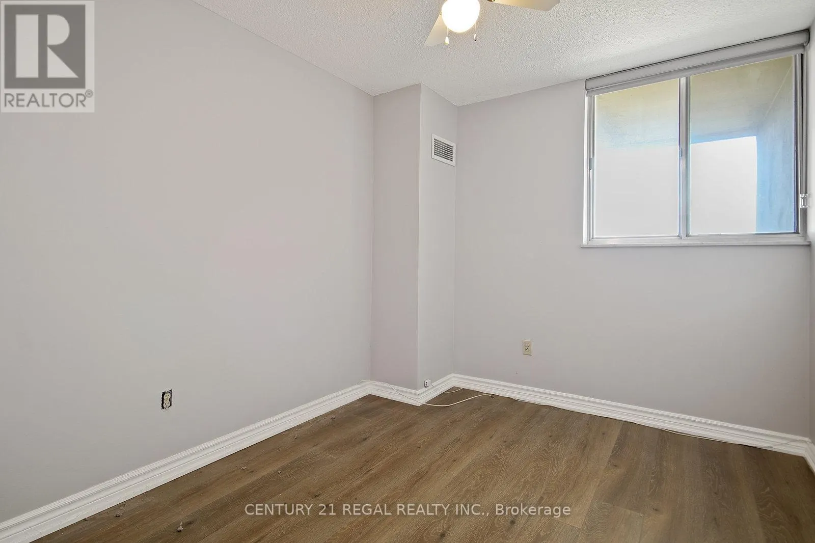 1207 - 812 BURNHAMTHORPE ROAD E