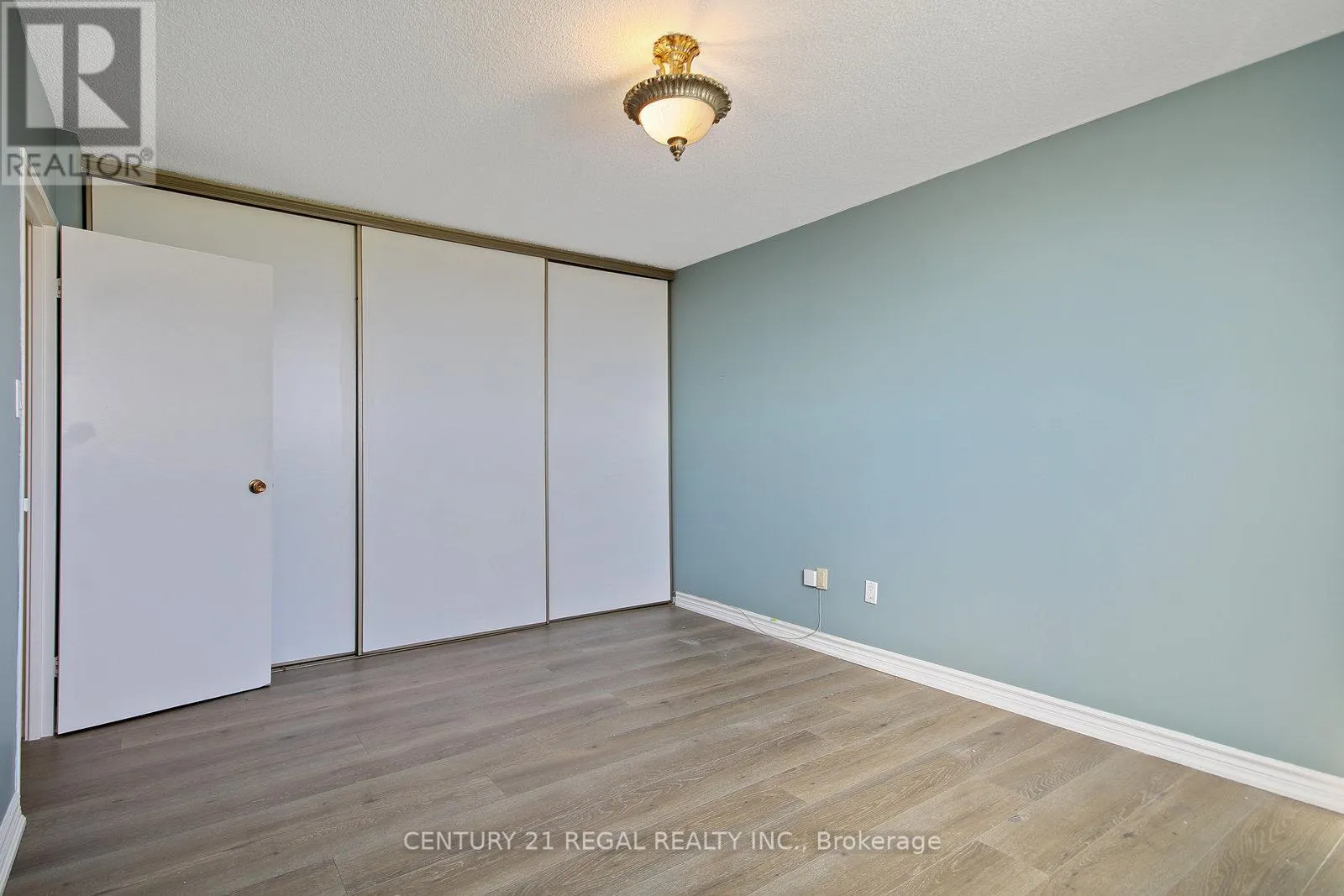 1207 - 812 BURNHAMTHORPE ROAD E
