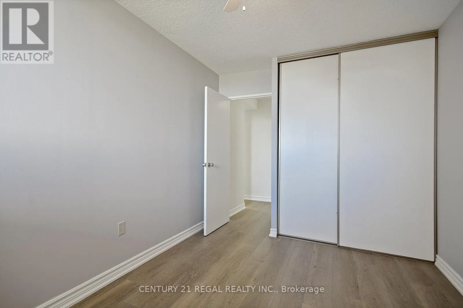 1207 - 812 BURNHAMTHORPE ROAD E