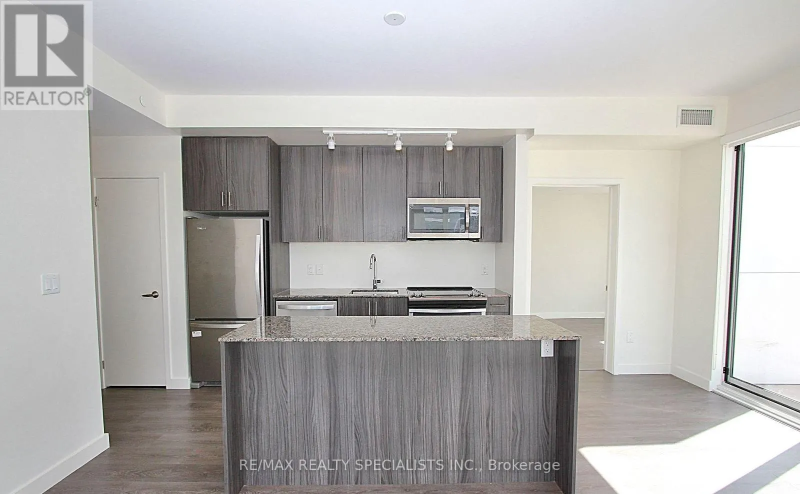 414 - 150 SABINA DRIVE
