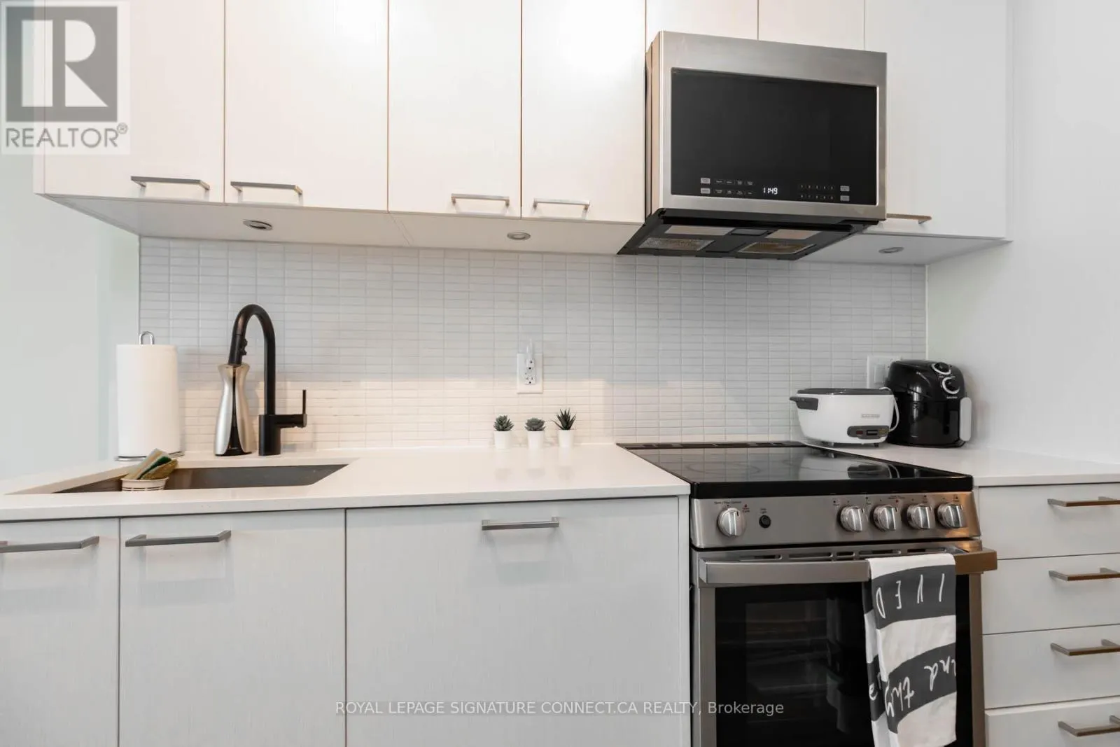 219 - 1808 ST CLAIR AVENUE W