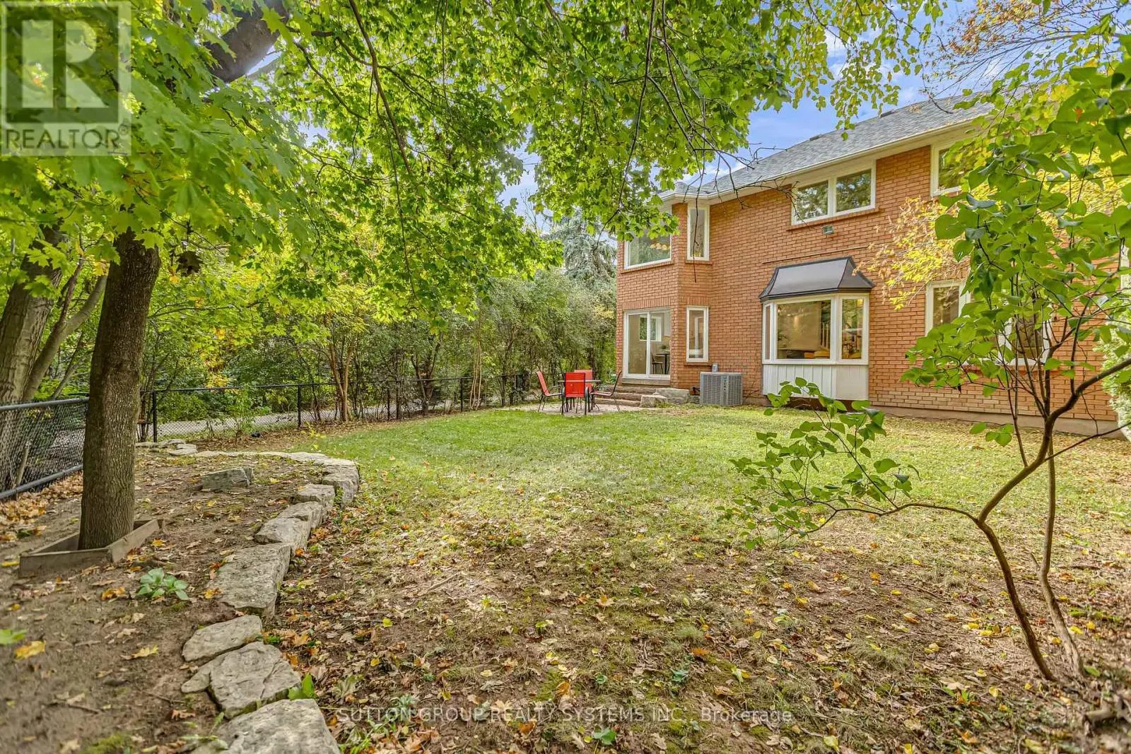 1280 SPRINGWOOD CRESCENT