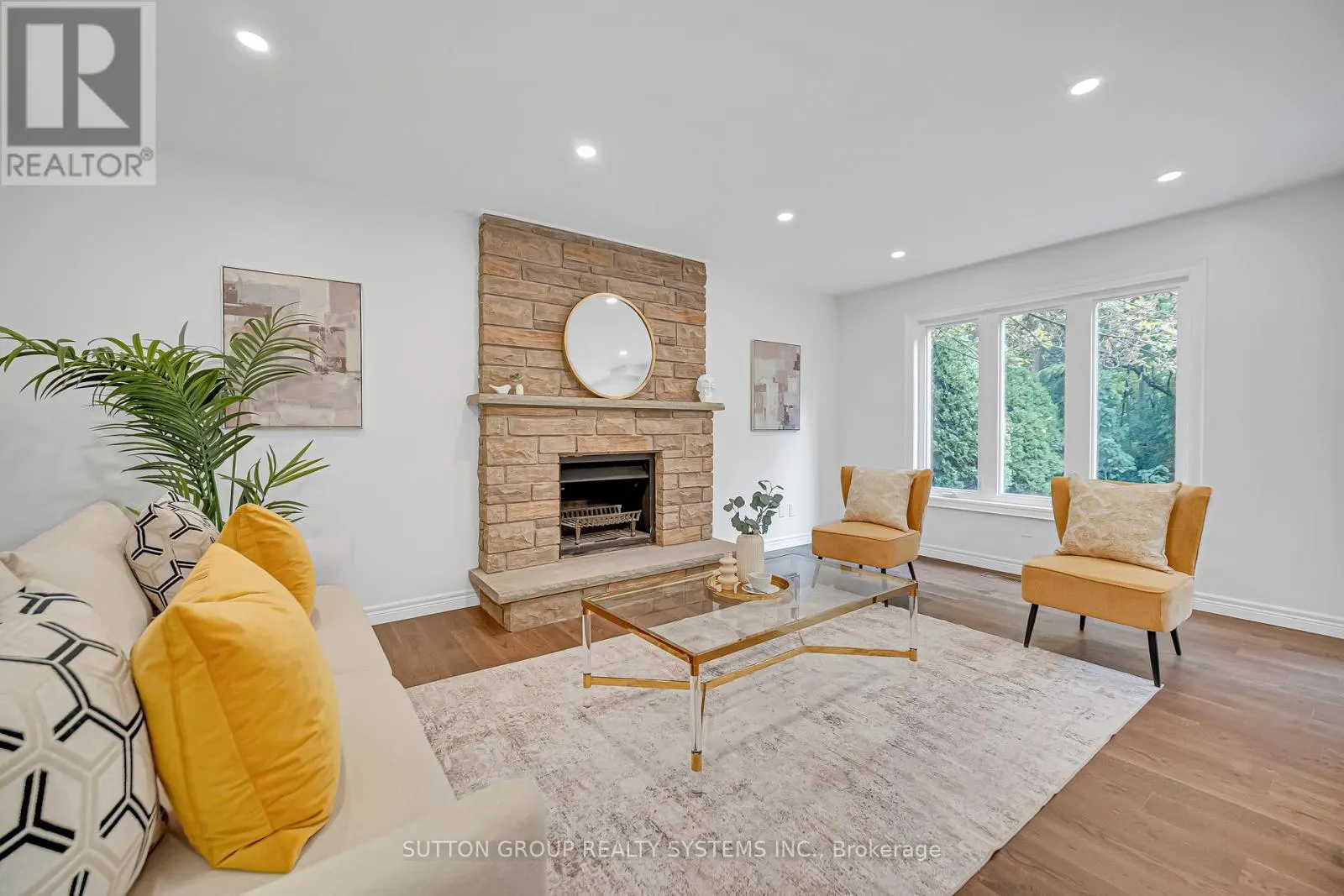 1280 SPRINGWOOD CRESCENT