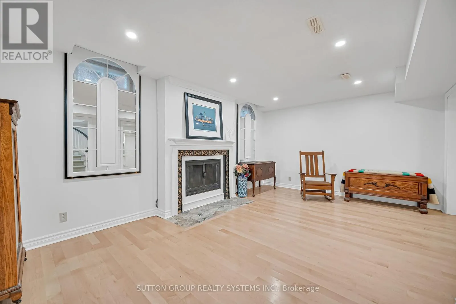 1280 SPRINGWOOD CRESCENT