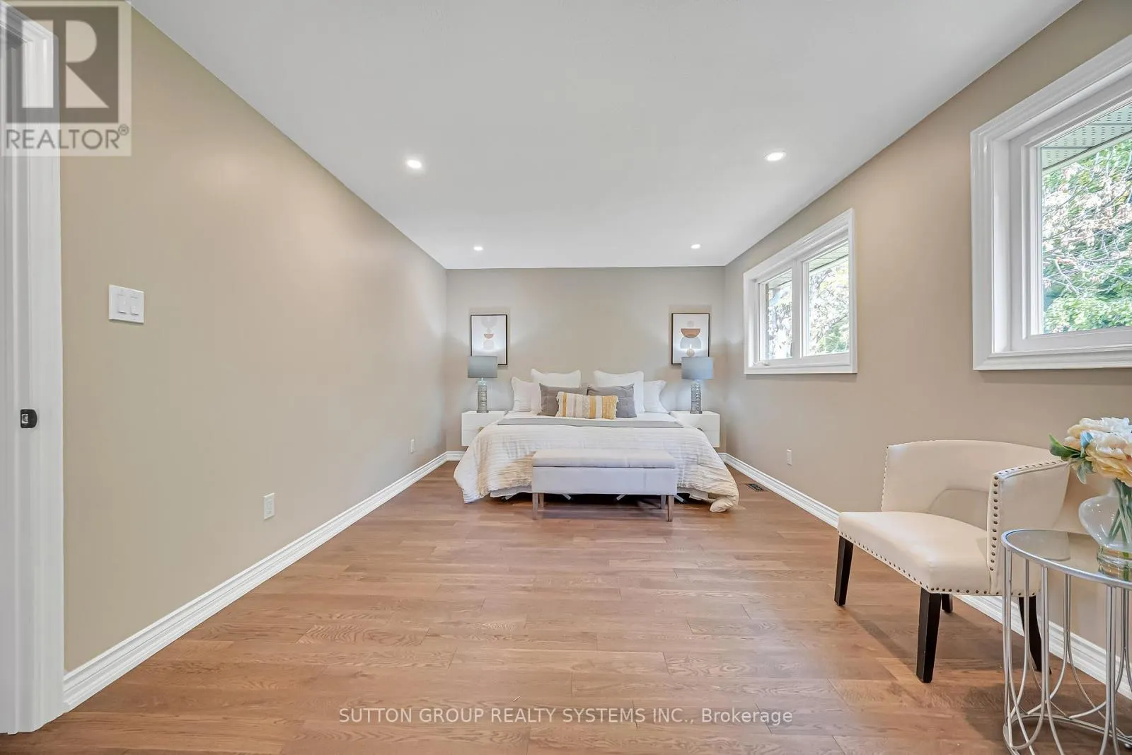 1280 SPRINGWOOD CRESCENT