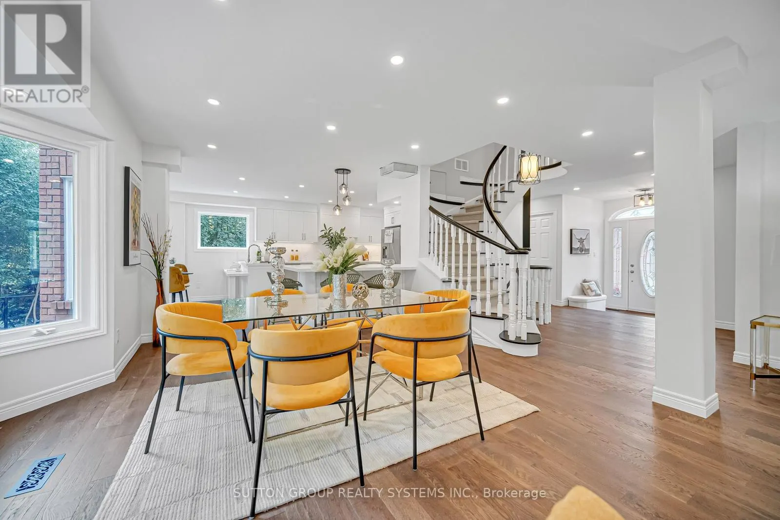 1280 SPRINGWOOD CRESCENT