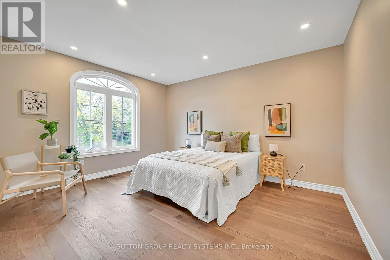 1280 SPRINGWOOD CRESCENT