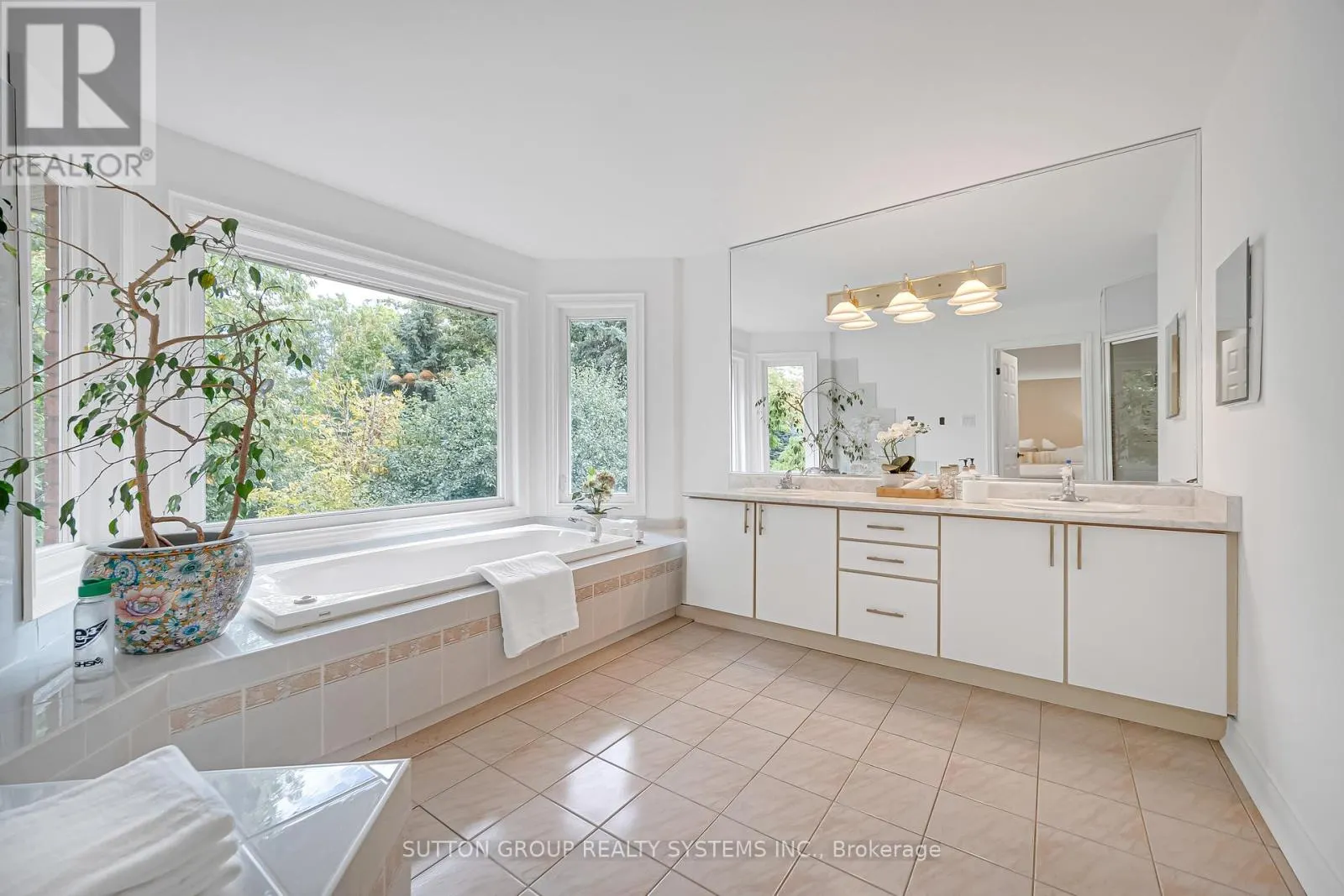 1280 SPRINGWOOD CRESCENT