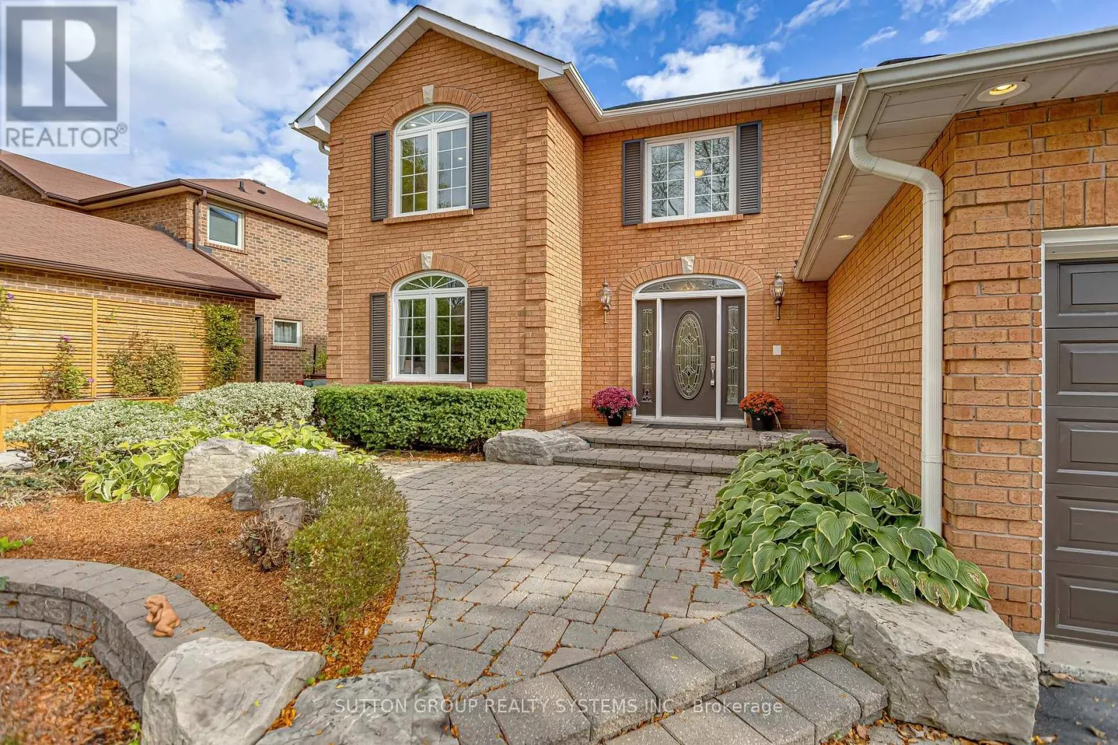 1280 SPRINGWOOD CRESCENT