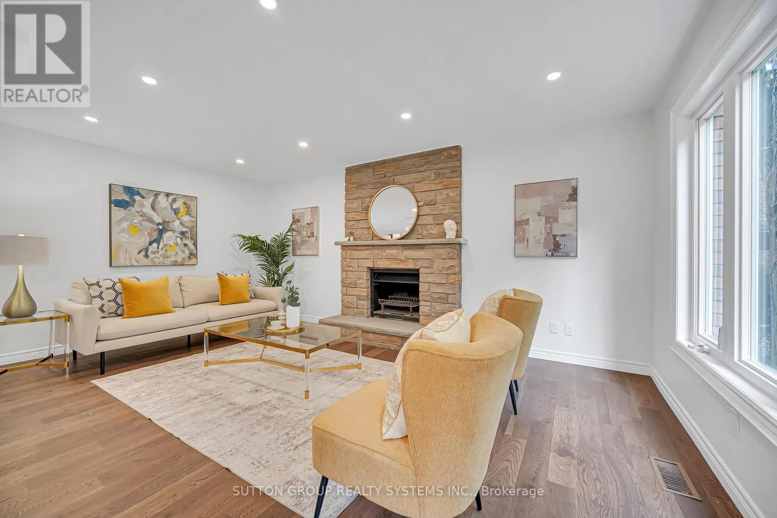 1280 SPRINGWOOD CRESCENT